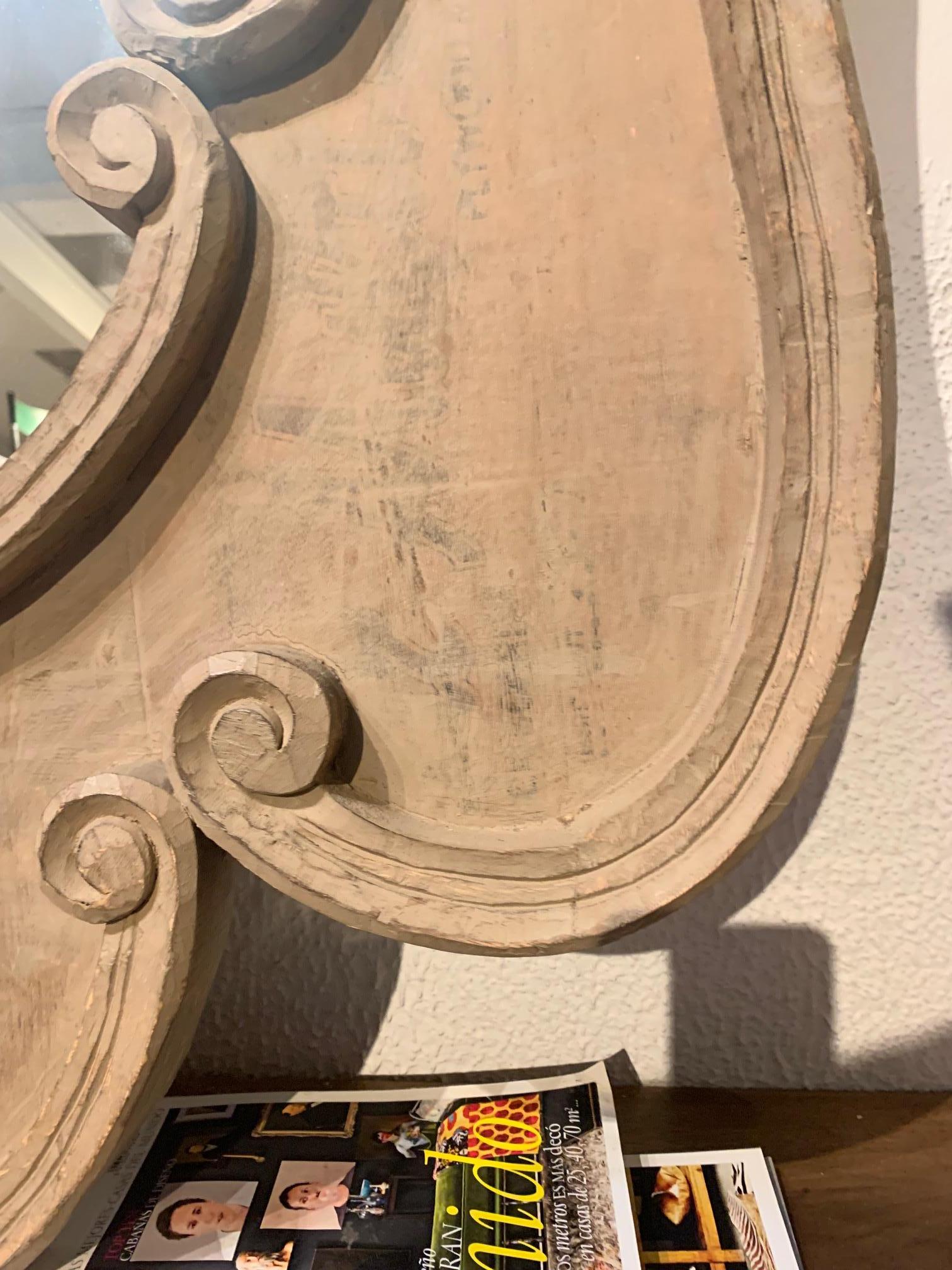 A large mirror from the mid-50s, in carved and painted wood with patina and scroll decoration, it is a very decorative mirror
​