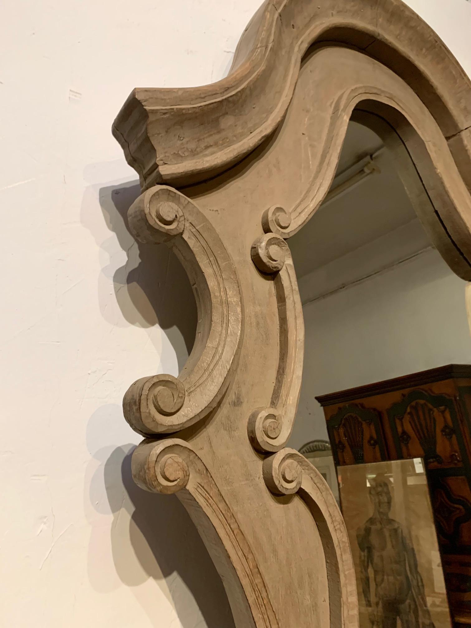 Mid-Century Modern 20ème siècle  Mid Century Large Hand Painted Carved Wood Mirror (Miroir en bois sculpté peint à la main) en vente