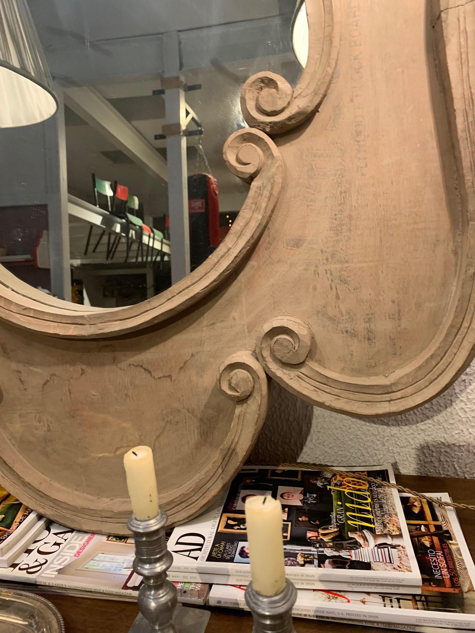 20ième siècle 20ème siècle  Mid Century Large Hand Painted Carved Wood Mirror (Miroir en bois sculpté peint à la main) en vente