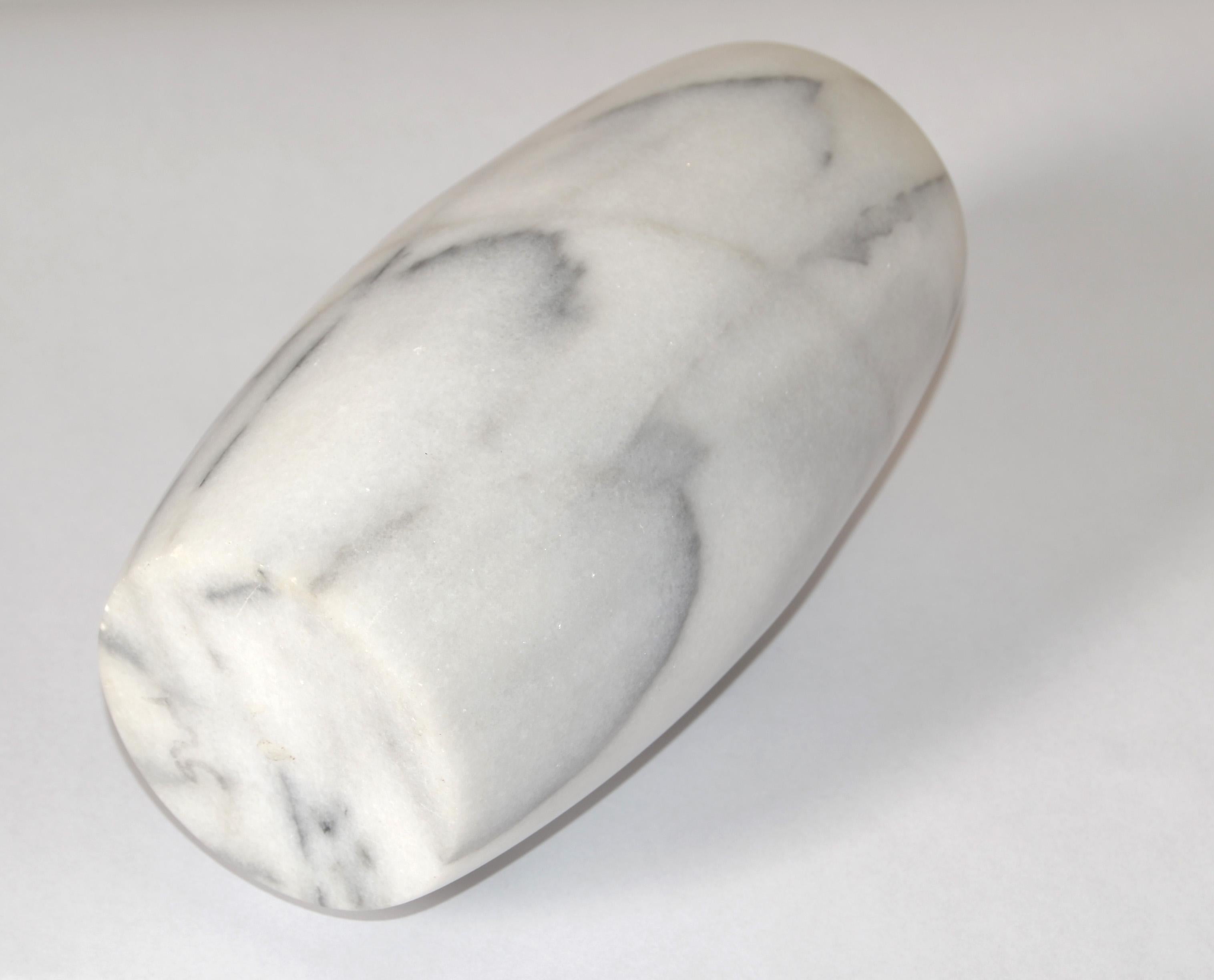 20. Jahrhundert Mid-Century Modern Hand geschnitzt Carrara Marmor Vase Gefäß Italien im Angebot 2