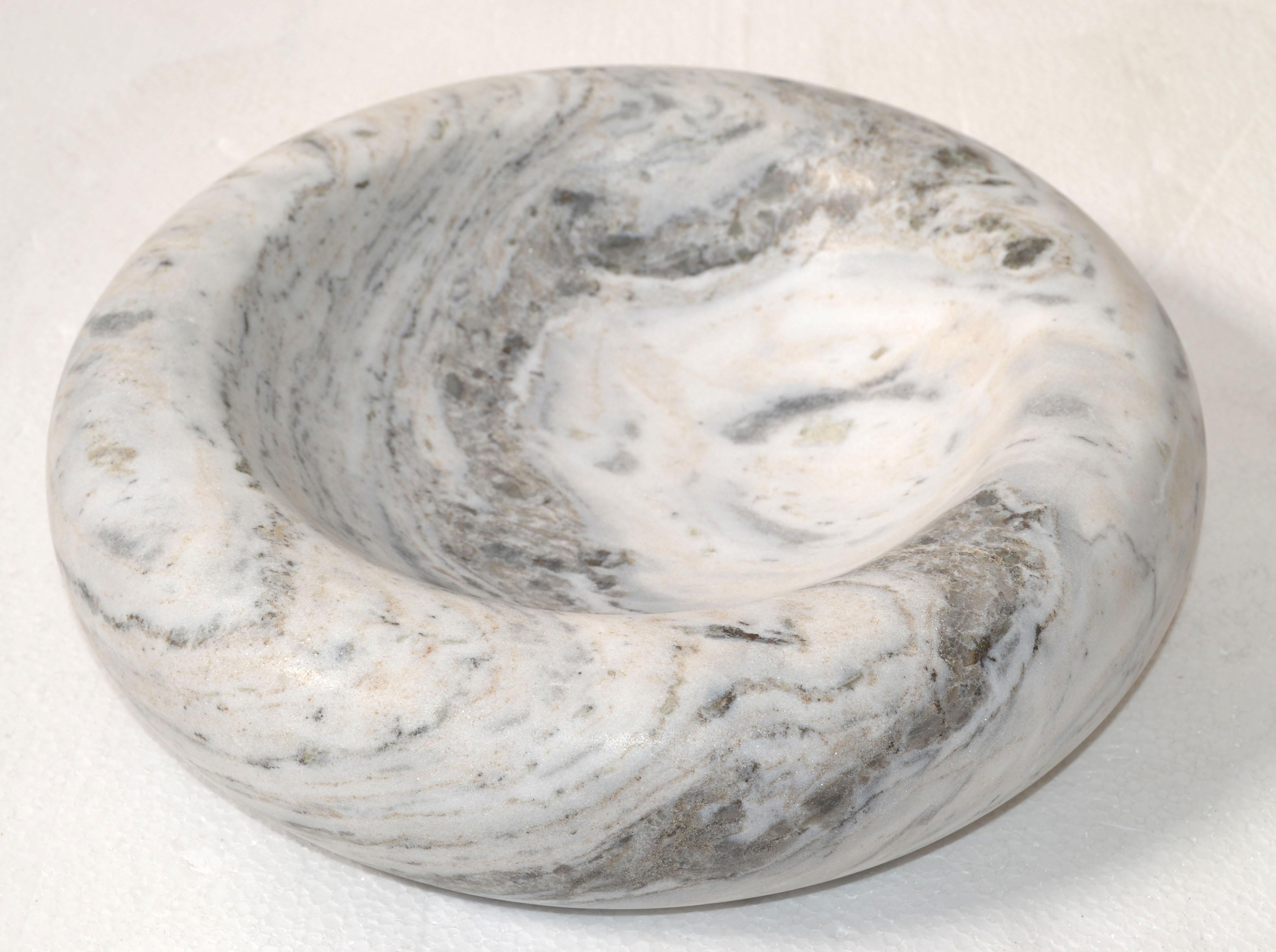 Mid-Century moderno Centrotavola con ciotola in marmo di Carrara, fatto a mano, del 20° secolo. in vendita