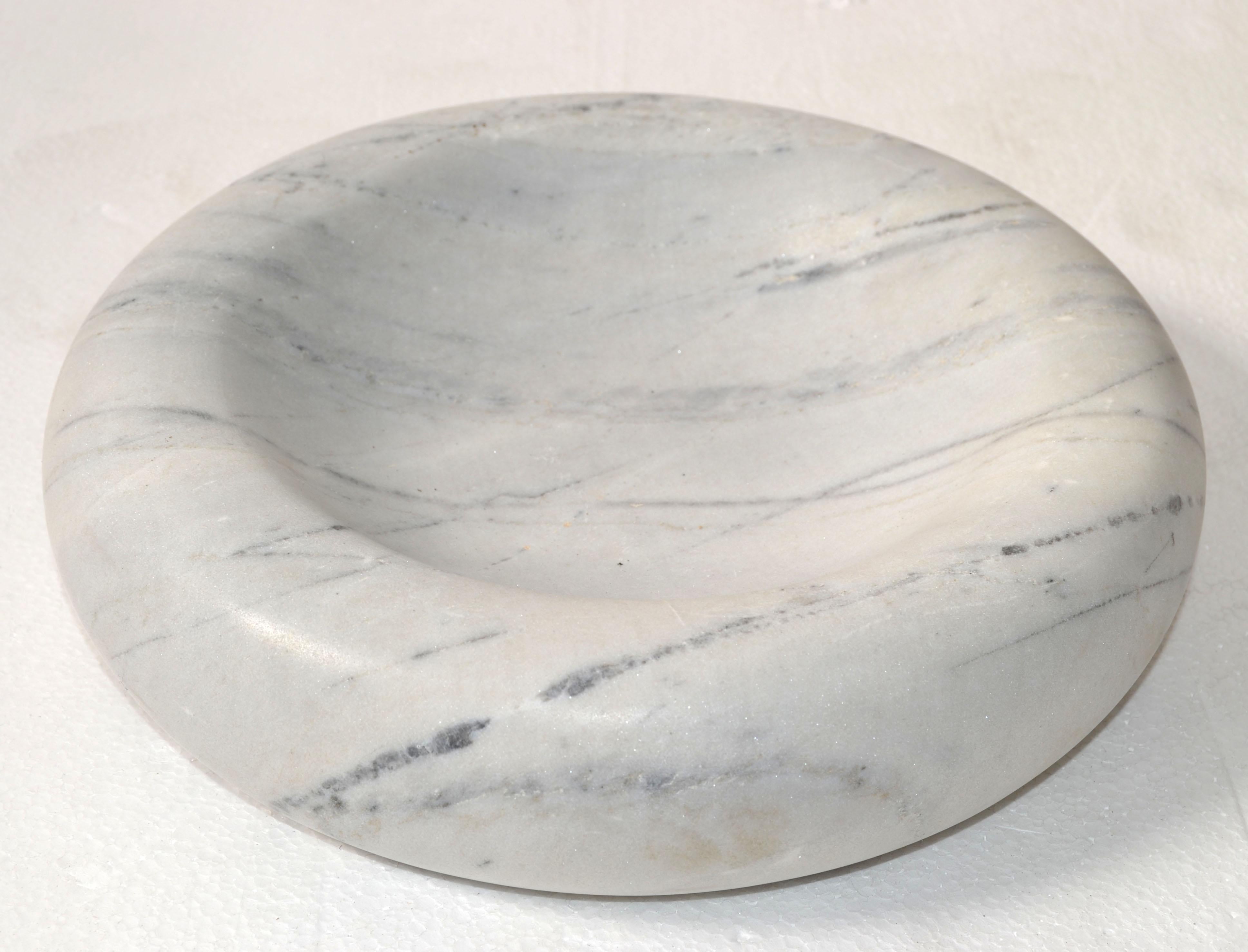 Mid-Century moderno Centrotavola con ciotola in marmo bianco di Carrara, fatto a mano, del 20° secolo. in vendita