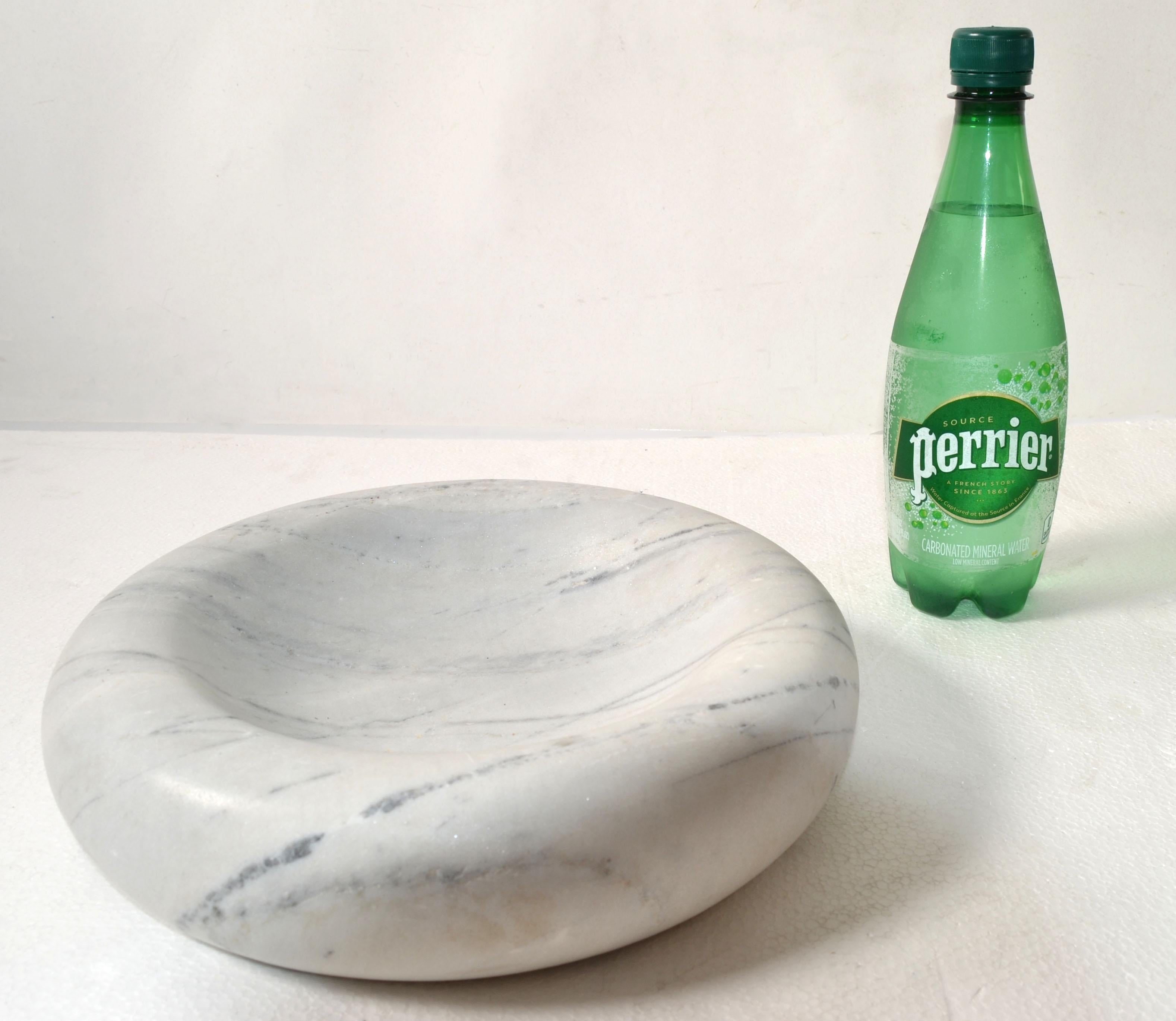 XX secolo Centrotavola con ciotola in marmo bianco di Carrara, fatto a mano, del 20° secolo. in vendita