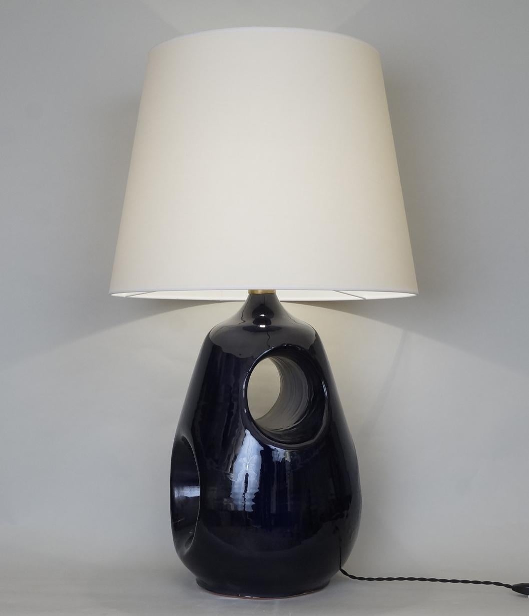 Midnight blue enameled ceramic table lamp, custom made upholstered lampshade.
Signed A Dalmasso Vallauris, 1986
Rewired with twisted silk cord
Measures: Ceramic height 46 cm – 18.1in
Height with shade 79 cm – 31.1in.