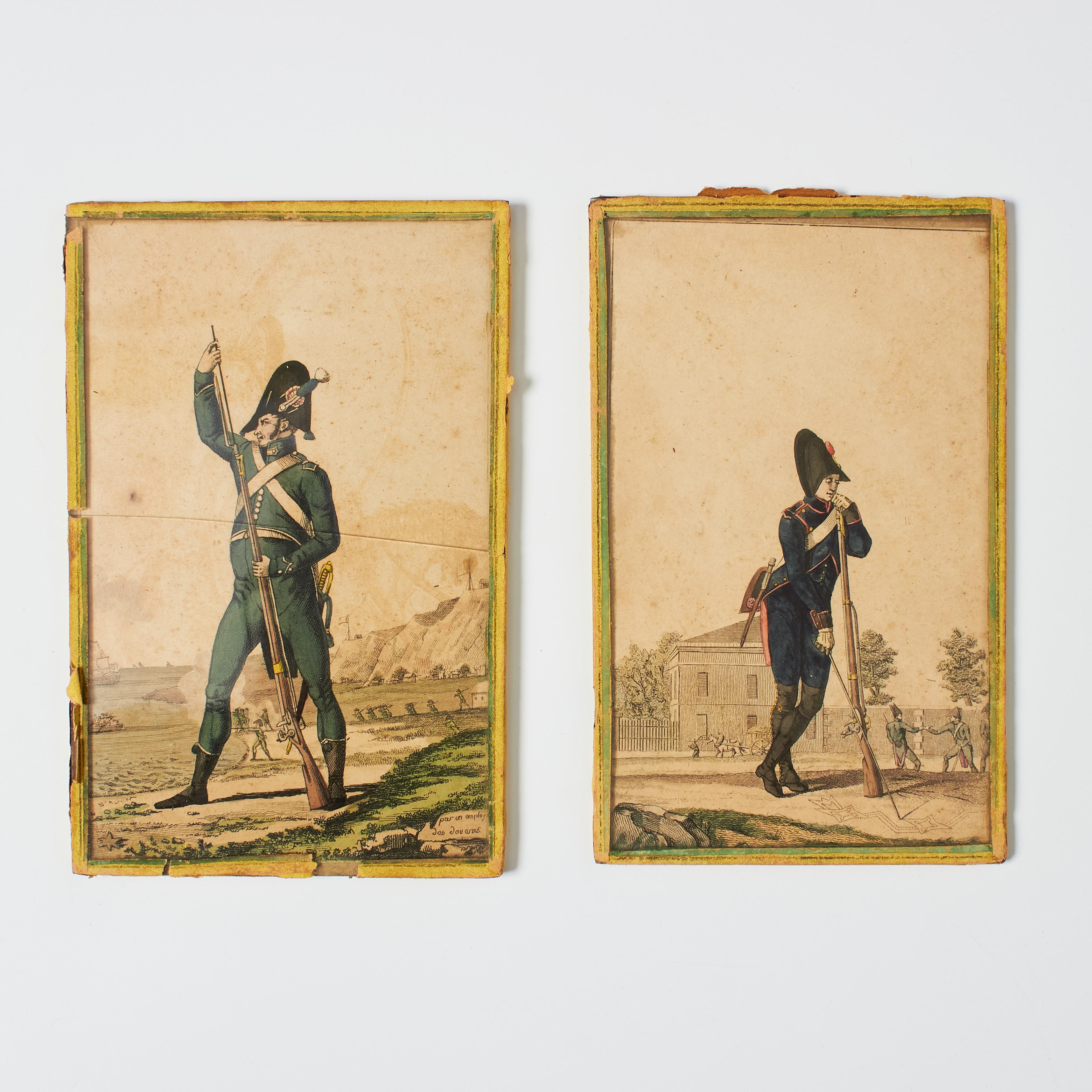 Tauchen Sie ein in die reiche Geschichte mit unserem exquisiten Paar Militärstiche aus dem 20. Jahrhundert. Die mit zarten Farben und einer schönen Patina geschmückten Kunstwerke sind eine einzigartige Mischung aus Kunstfertigkeit und Kulturerbe.