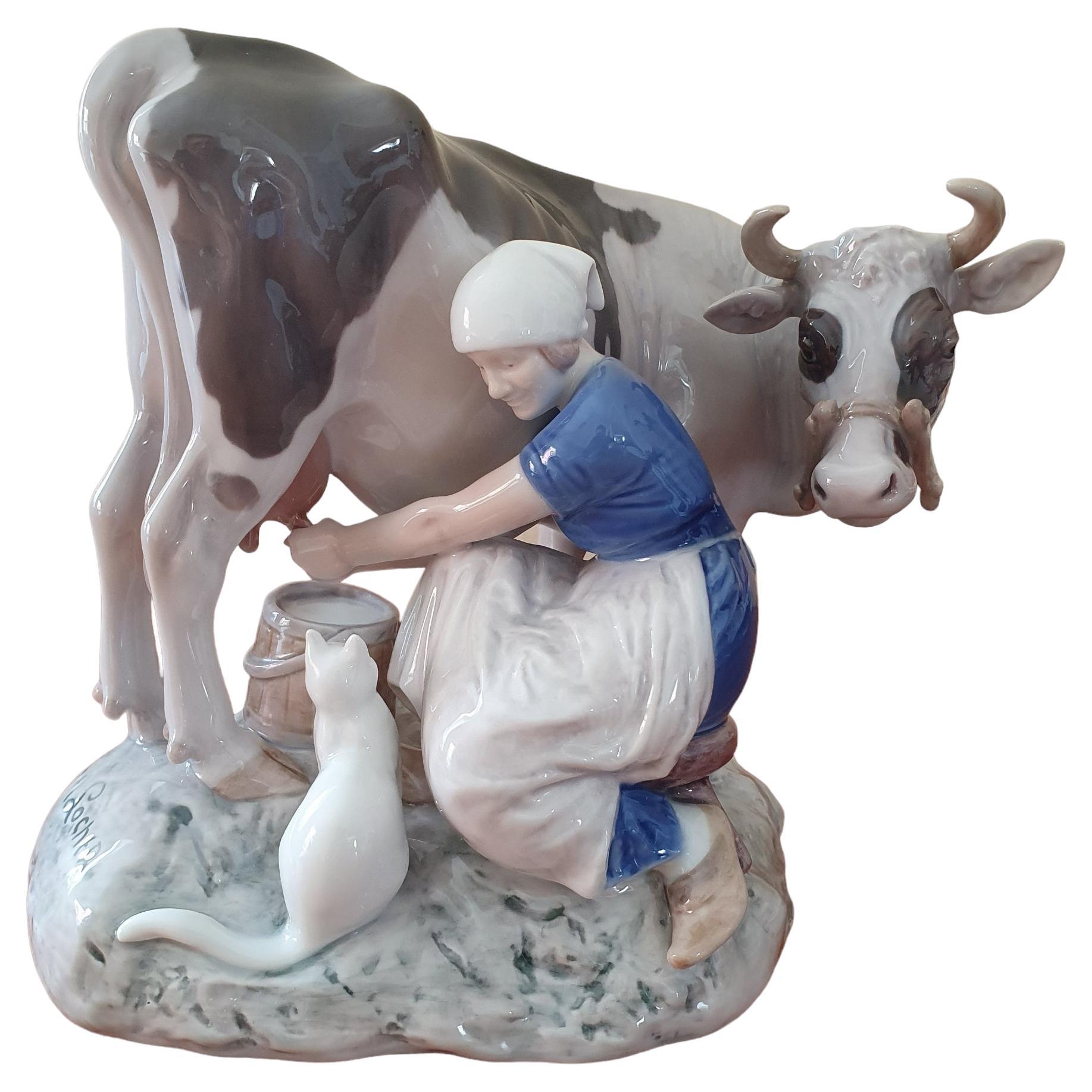 Vierge à lait du 20e siècle avec chat et vache par Bing & Grøndahl