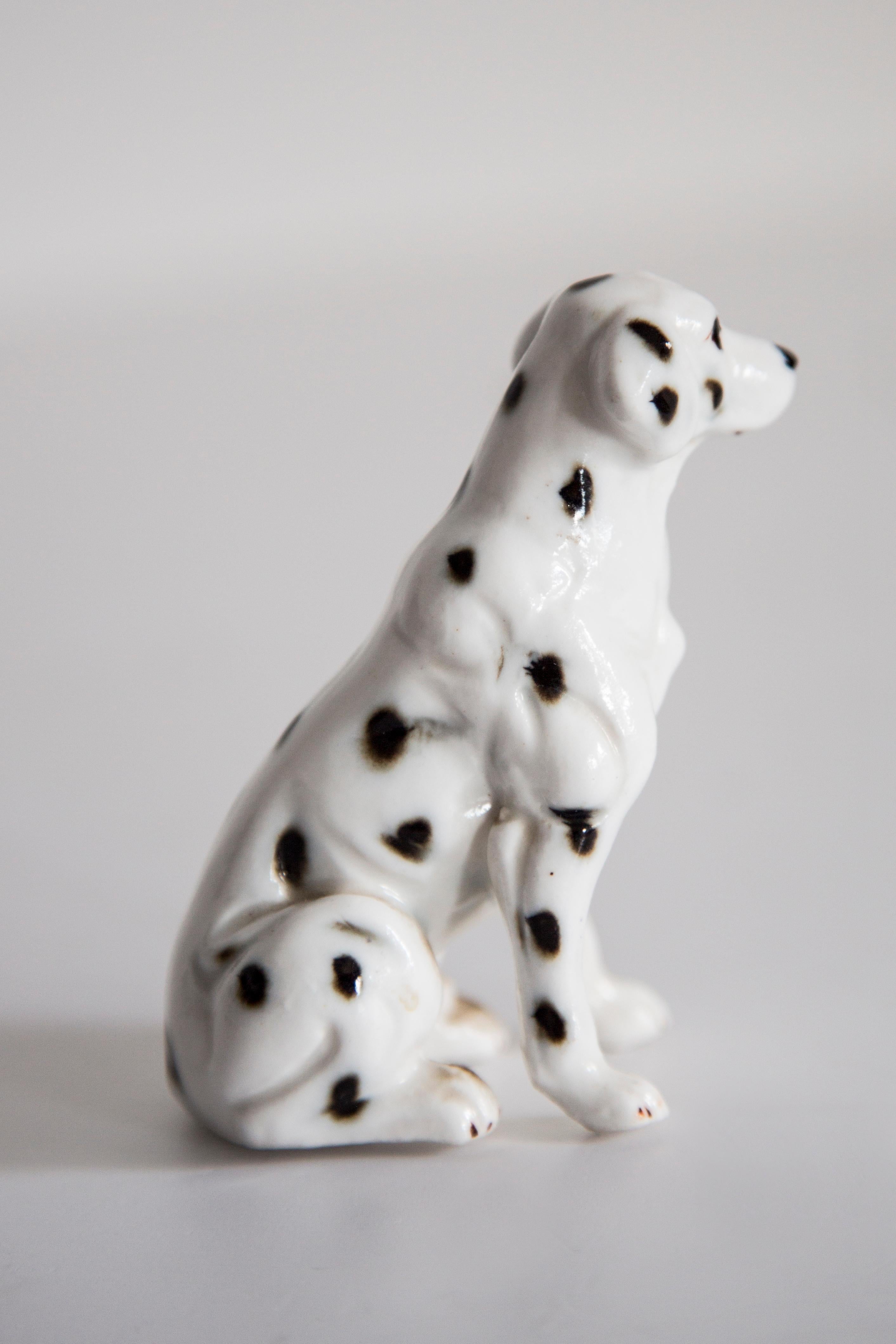 Dipinto a mano Mini scultura di cane dalmata bianco del XX secolo, Italia, anni '60