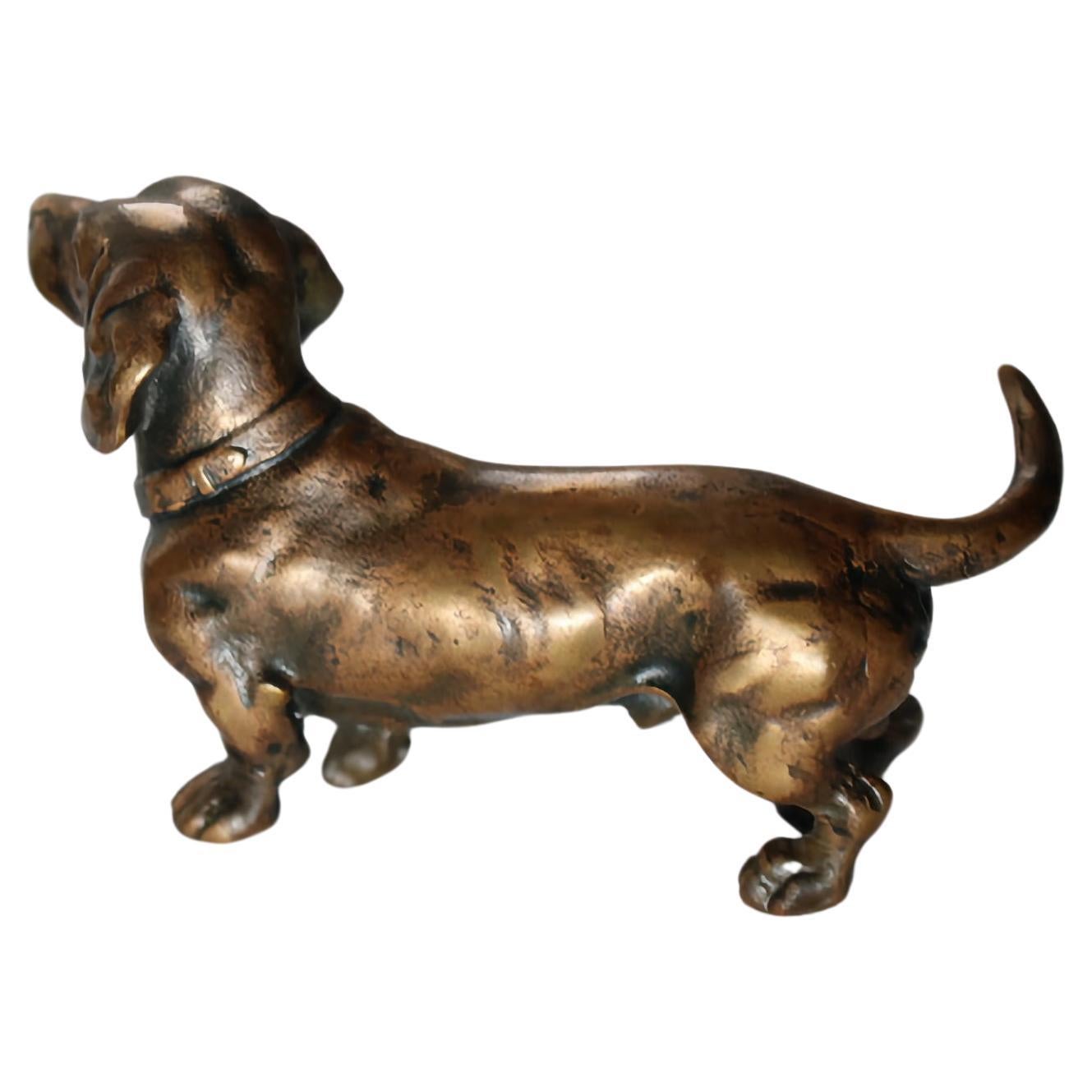 Escultura miniatura de perro en bronce del siglo XX