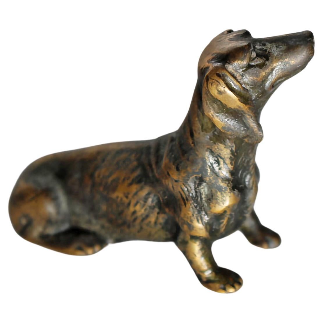 Sculpture de chien en bronze miniature du 20e siècle en vente