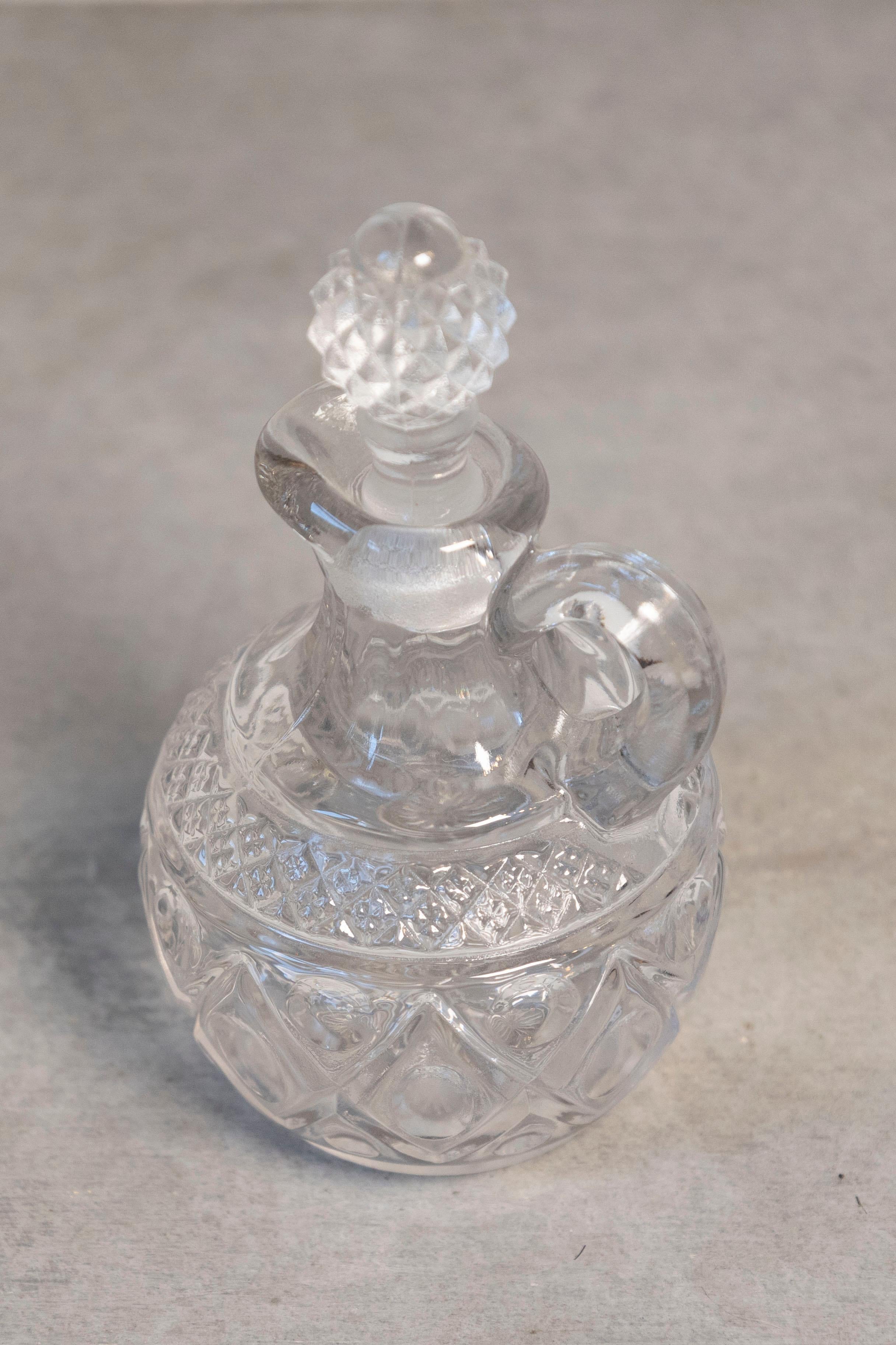 Français Pichet à huile d'olive en verre taillé miniature du 20e siècle en vente