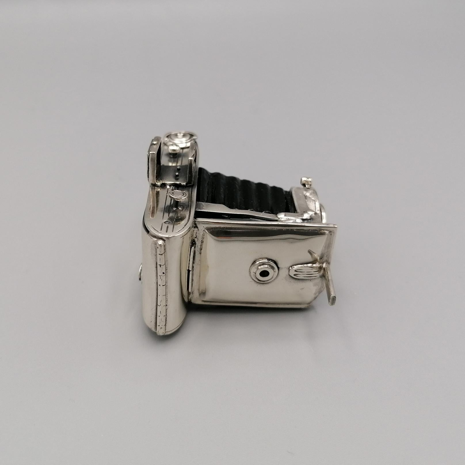 Miniaturkamera aus Sterlingsilber.
Vollständig handgefertigt und 