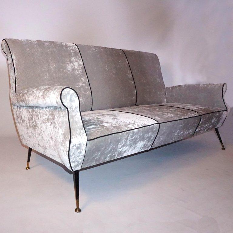 Hand-Crafted 20th Century Grey Italian Vintage Living Room Set by Gigi Radice and Minotti  For Sale