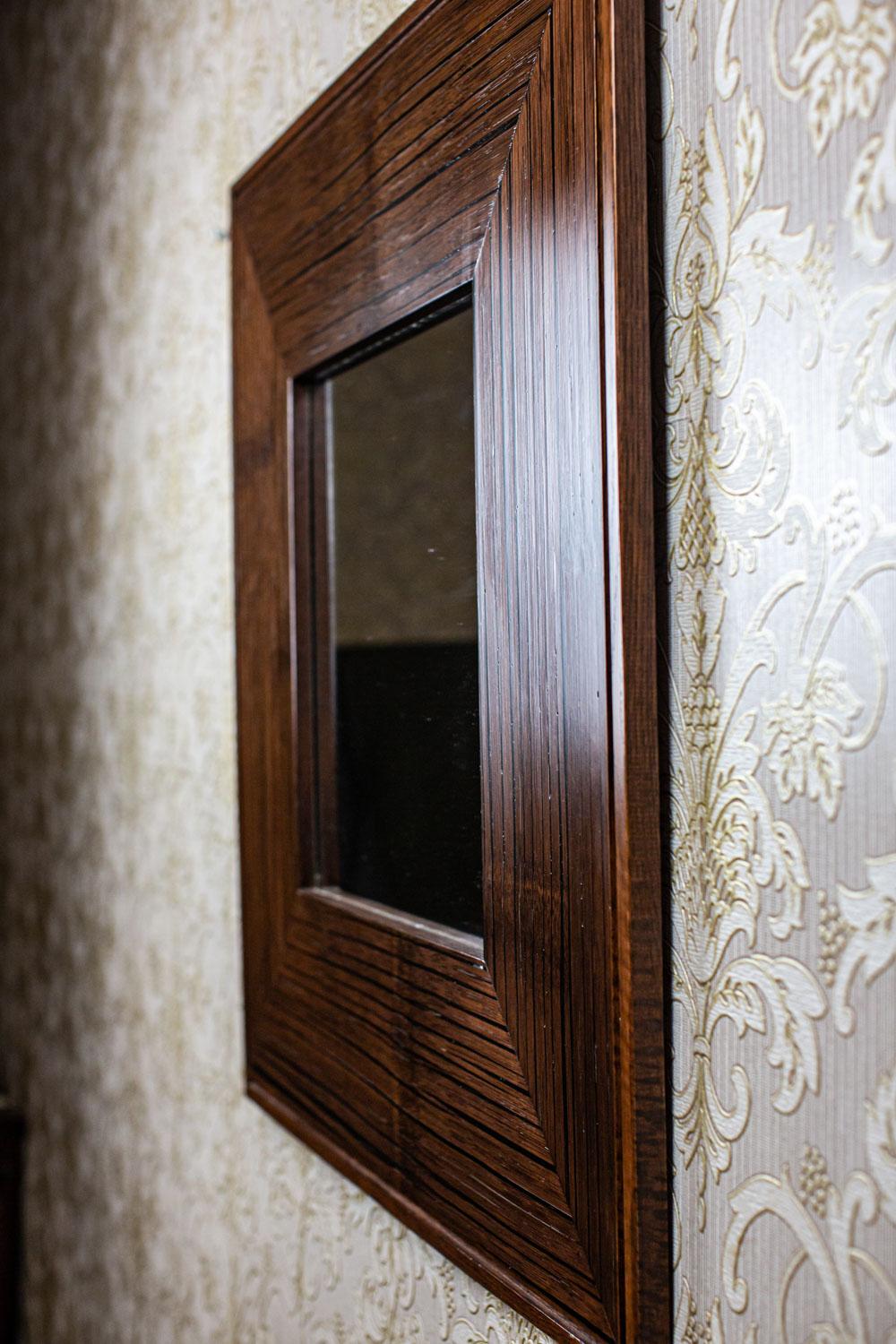 Spiegel aus dem 20. Jahrhundert in quadratischem Originalrahmen aus exotischem Holz im Zustand „Gut“ im Angebot in Opole, PL