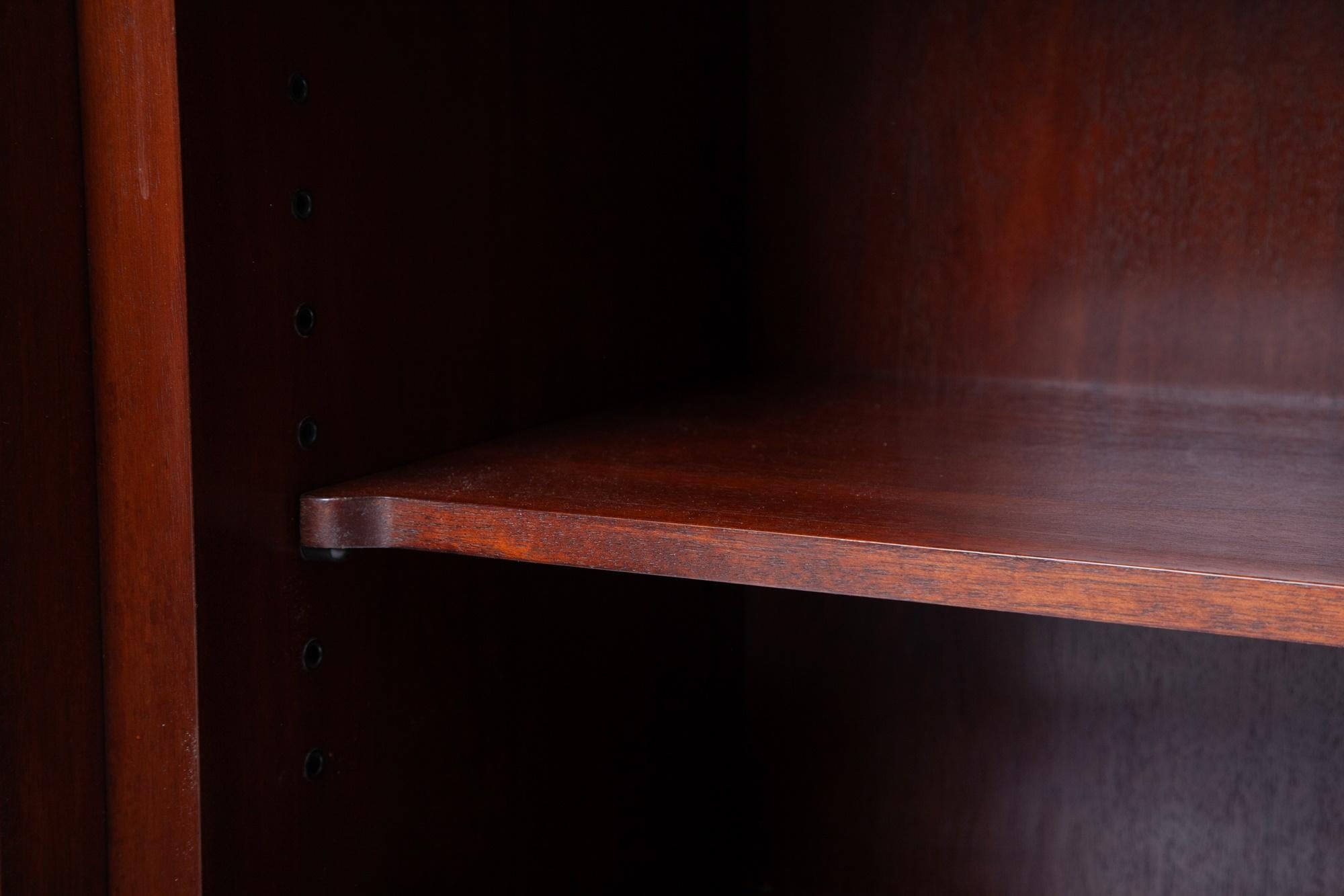 20th Century Mirrored Top & Mahogany Wood Sideboard/Credenza By Dessin Fournir For Sale 3