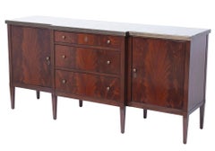 Aparador/Credenza con tapa de espejo y madera de caoba del siglo XX Por Dessin Fournir