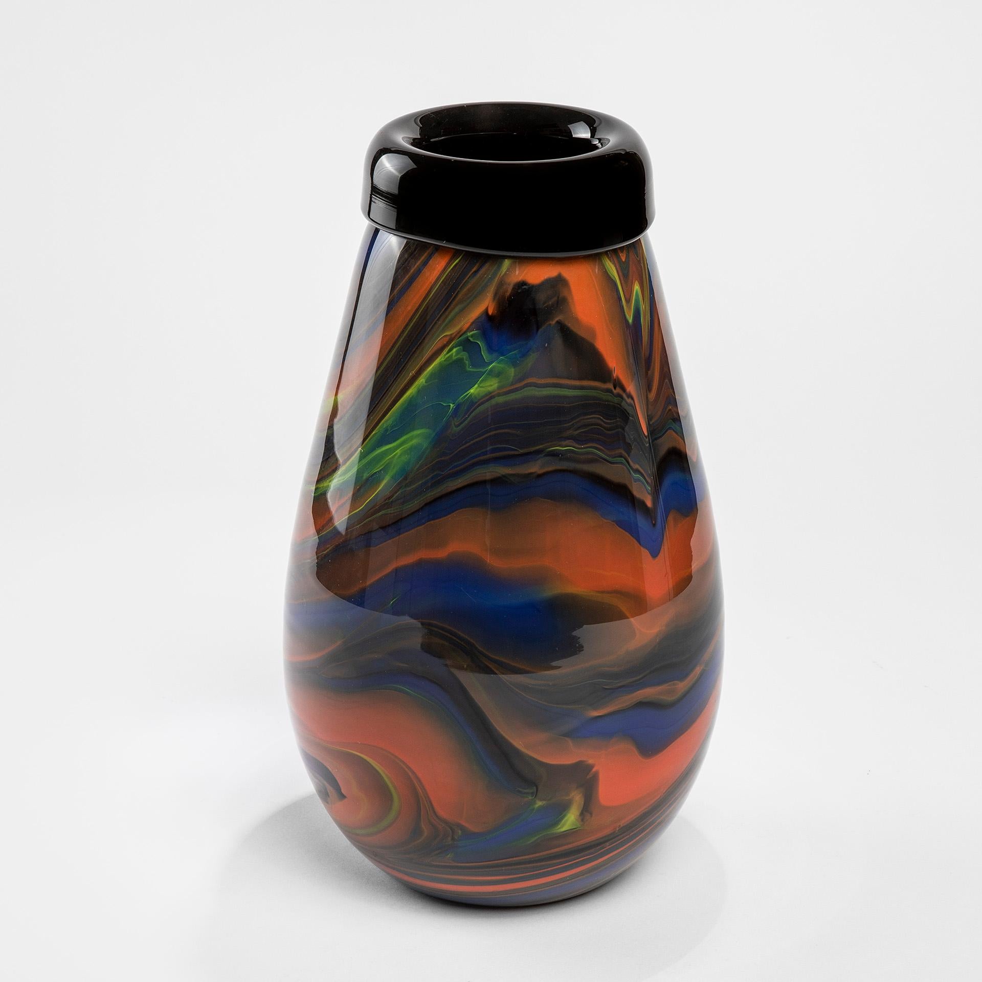 Missoni is a famous italian fashion brand founded in 1953 and known for its clothing all around the world. During the 80s it coworked with Arte Vetro Murano in order to realize a serie of vases made in Murano glass.
Here we have a colored vase with