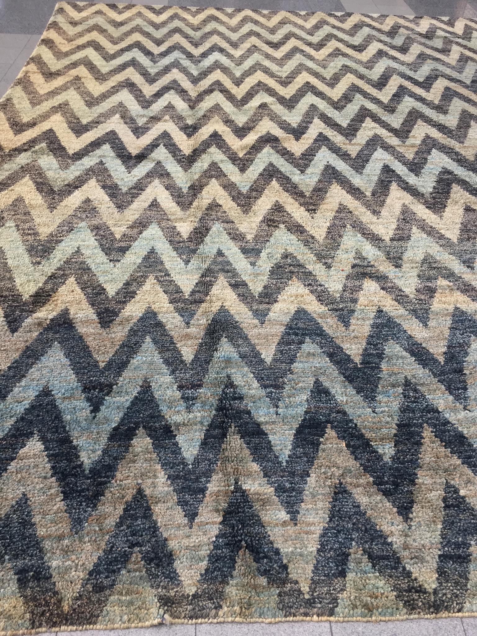 20th Century Missoni Style Zigzag Wool Rug In Good Condition In New York, NY