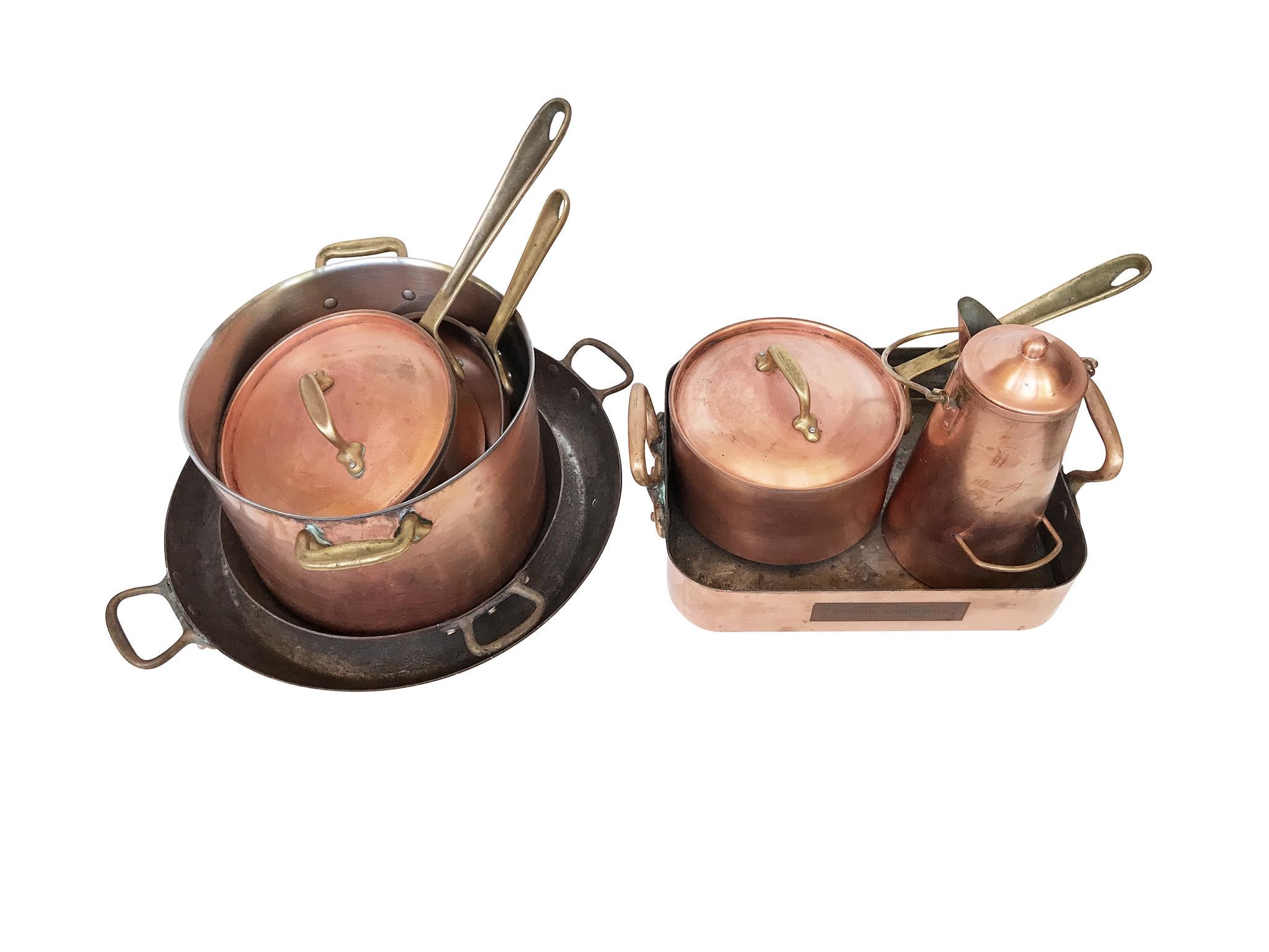 A lovely set of copper kitchenware. 8 pieces consisting of 3 pots, 1 carafe, 3 pans and 1 tray. The set is a mix of...English traditional 20th century mixed set of copperware - 8 pieces for sale - Image 3 of 12 20th century mixed set of copperware -
