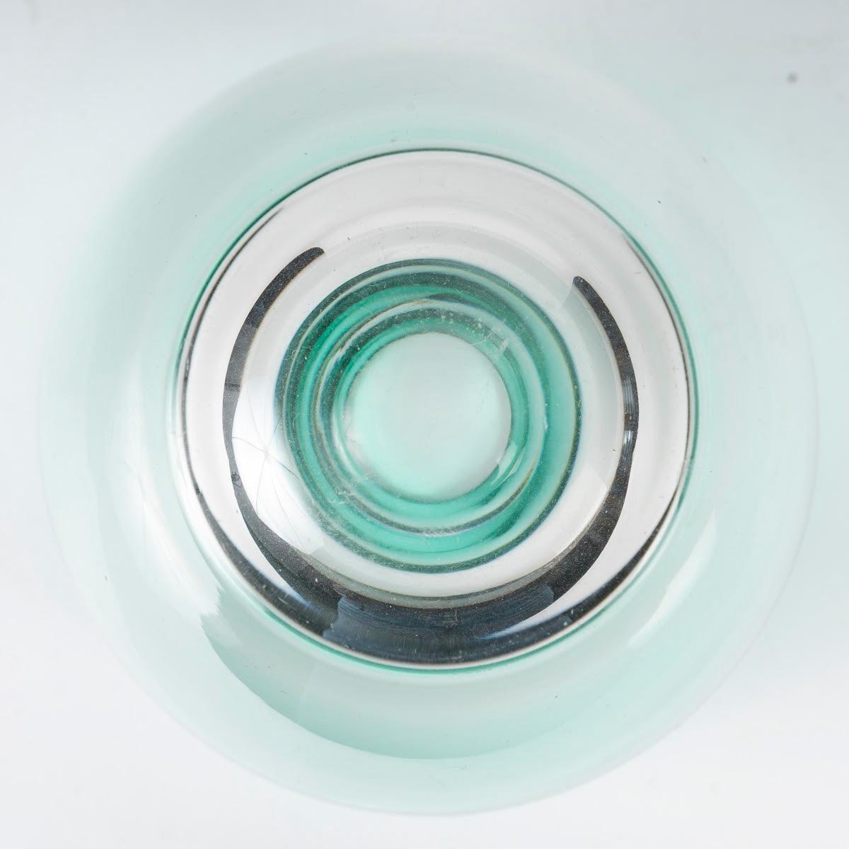 Vase en cristal dégradé vert du 20e siècle de The Moderns. Bon état - En vente à Saint-Ouen, FR