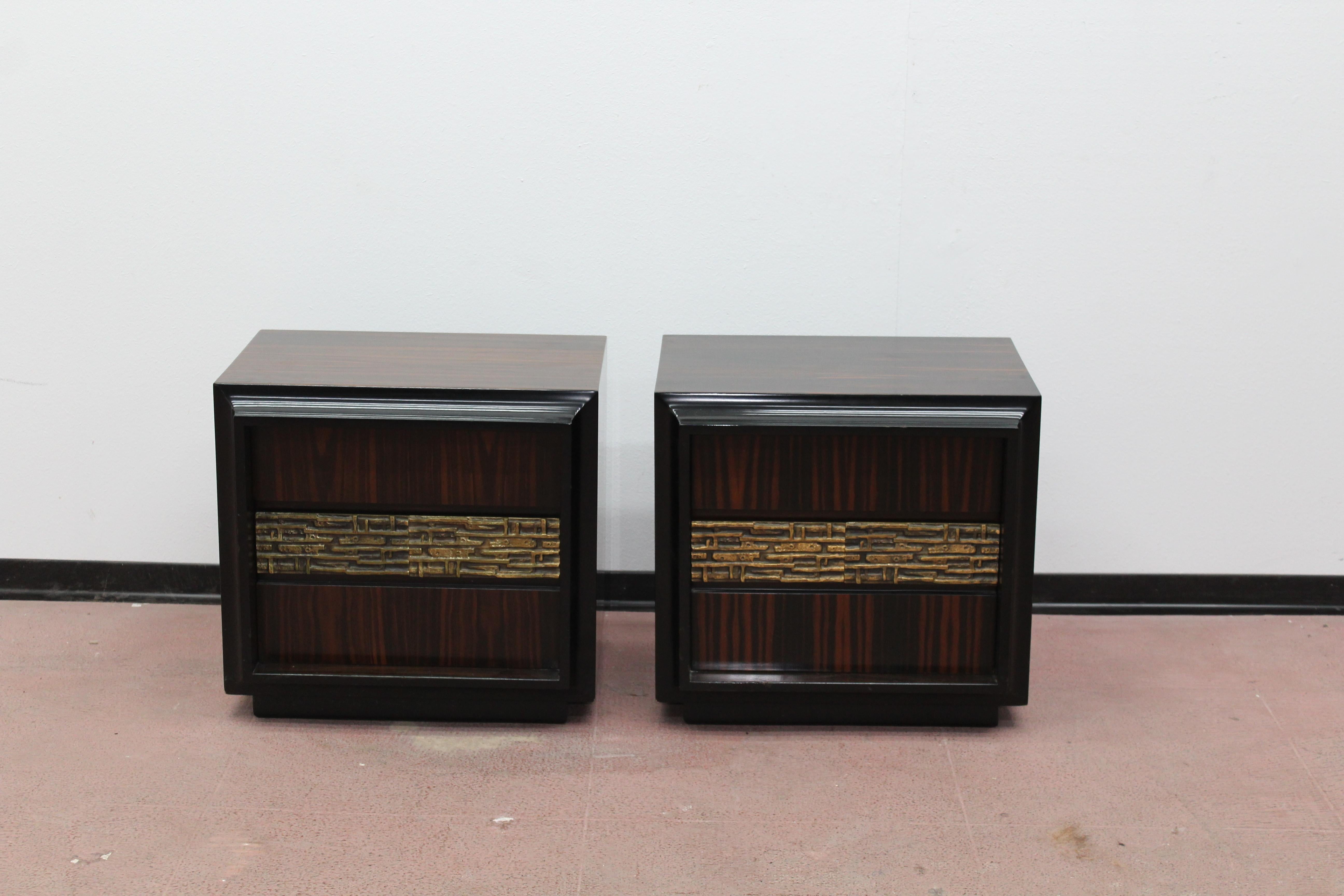 Rosewood set of 2 nightstands designed by Luciano Frigerio with Brutalist cast bronze relief detailing running through the centre that also acts as the handles for the doors. With black piano lacquer edging around four doors, the two end ones with