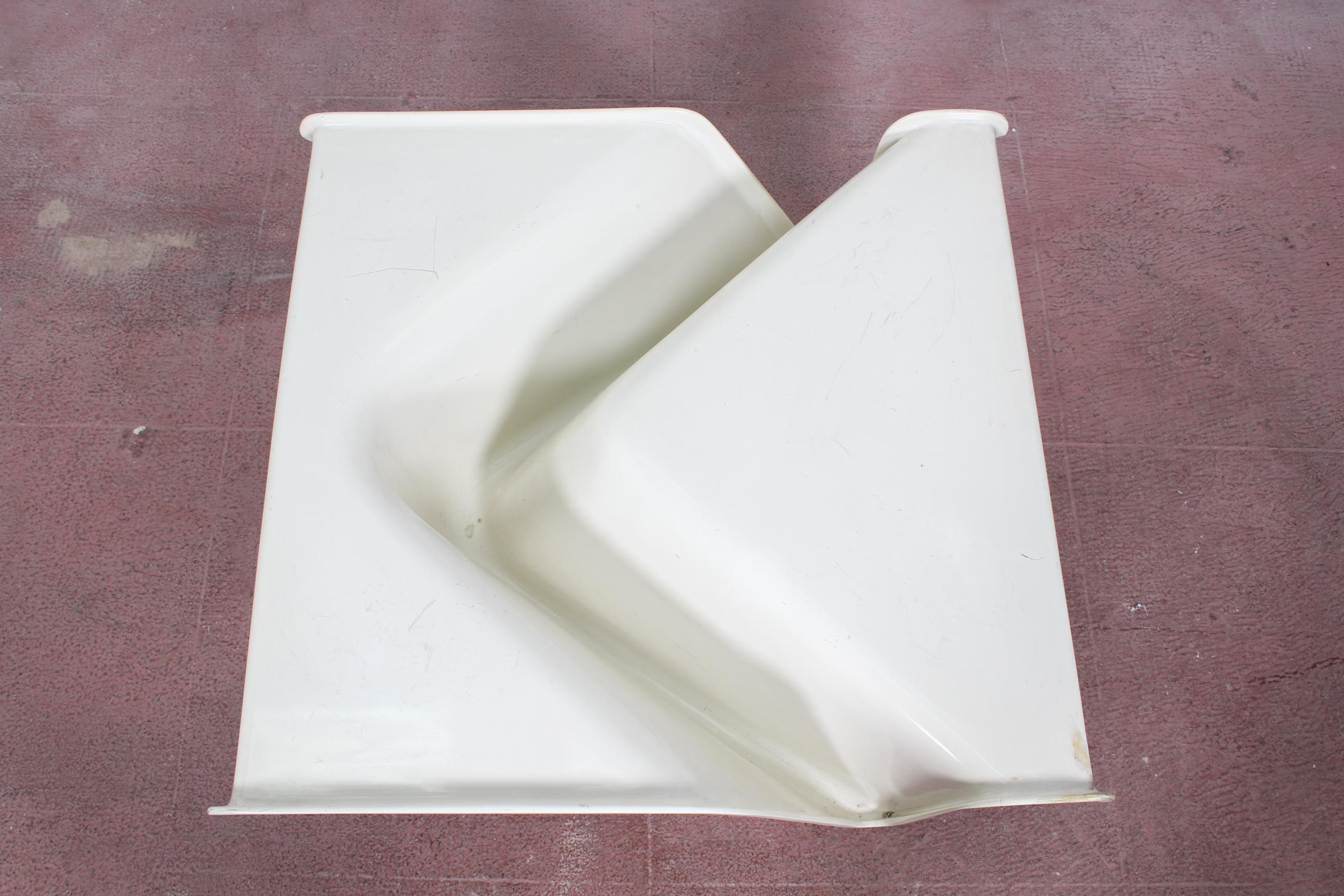 Mid-Century Modern 20th Century Design by Cesare Leonardi  White Fiberglass Coffee Table Italy 70s