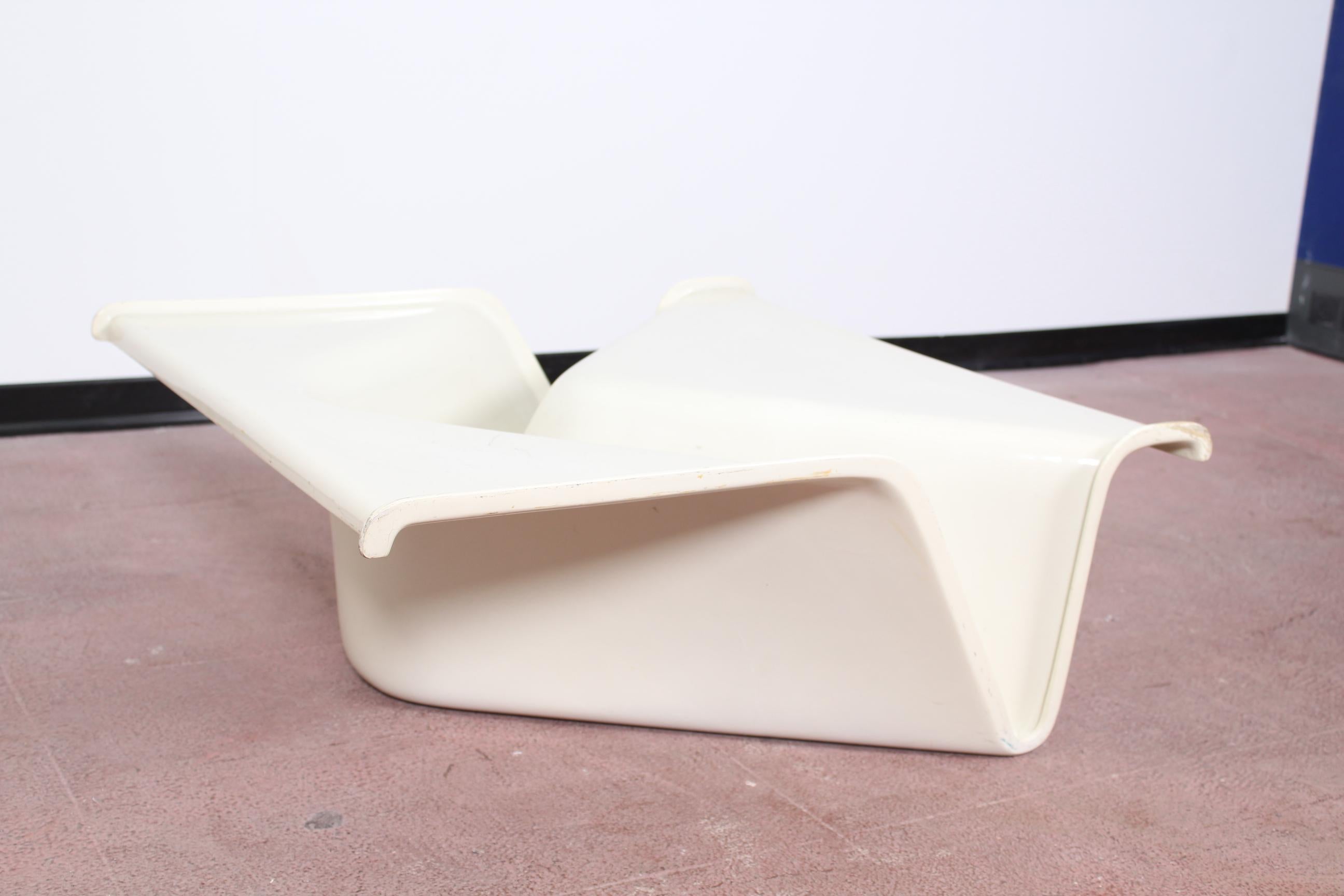 Molded 20th Century Design by Cesare Leonardi  White Fiberglass Coffee Table Italy 70s