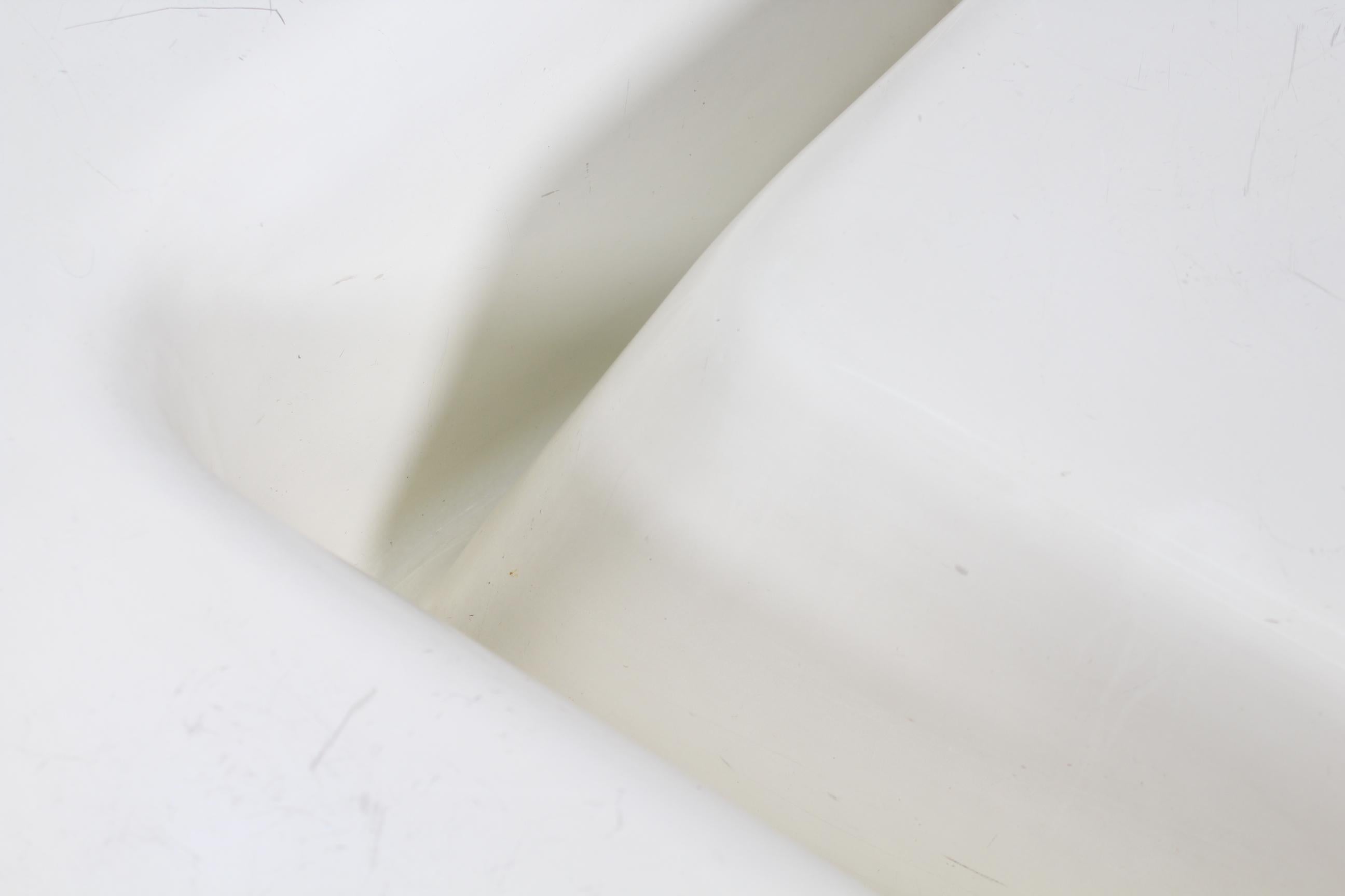 20th Century Design by Cesare Leonardi  White Fiberglass Coffee Table Italy 70s In Good Condition In Palermo, IT