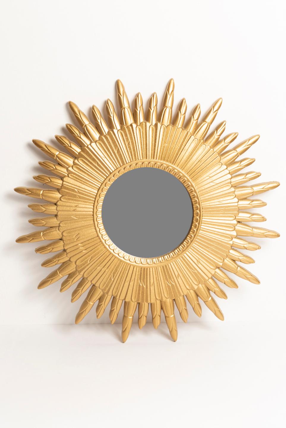 20e siècle, moderne Miroir à gros soleil italien doré, bois doré, années 1960 en vente 1