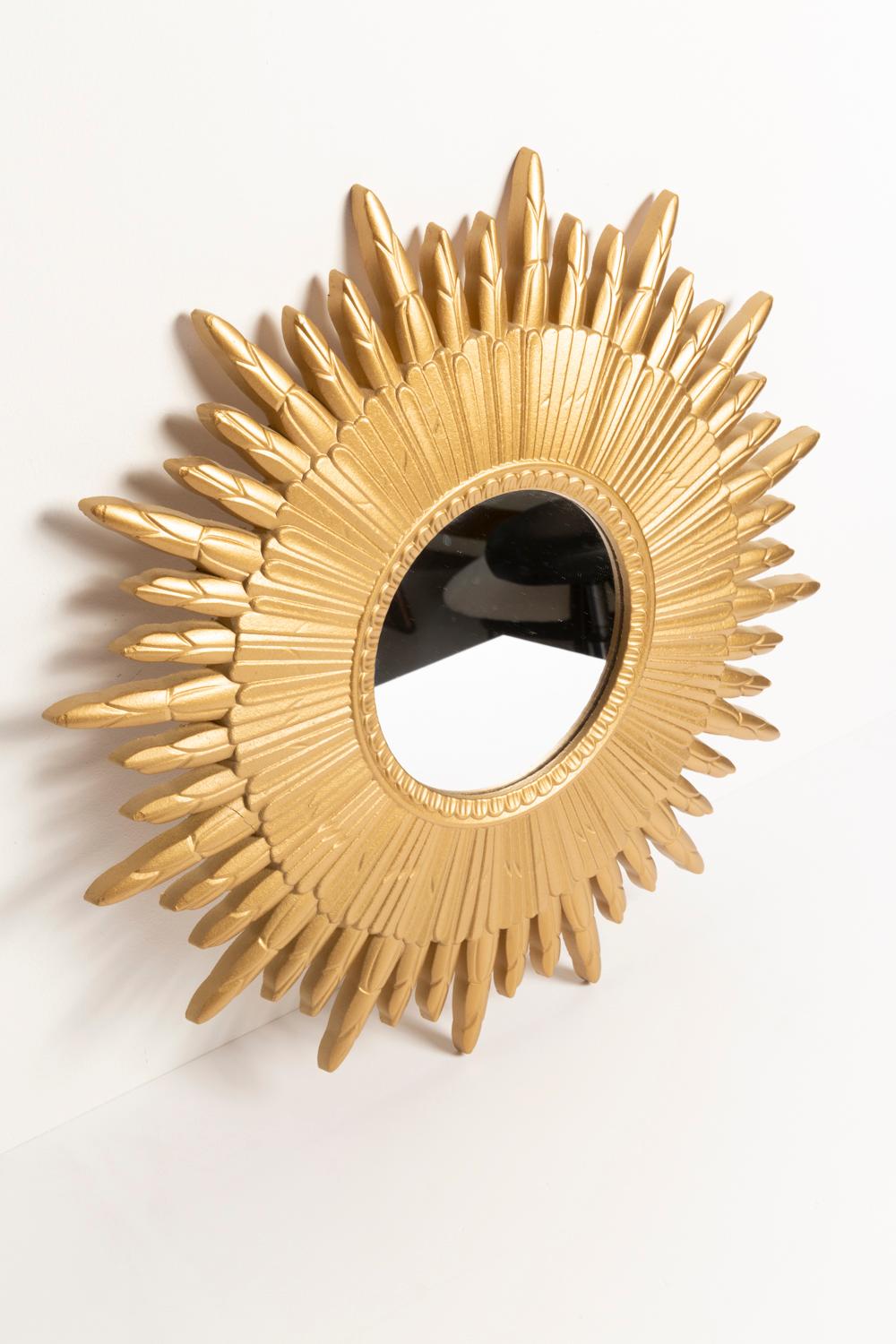20e siècle, moderne Miroir à gros soleil italien doré, bois doré, années 1960 en vente 3