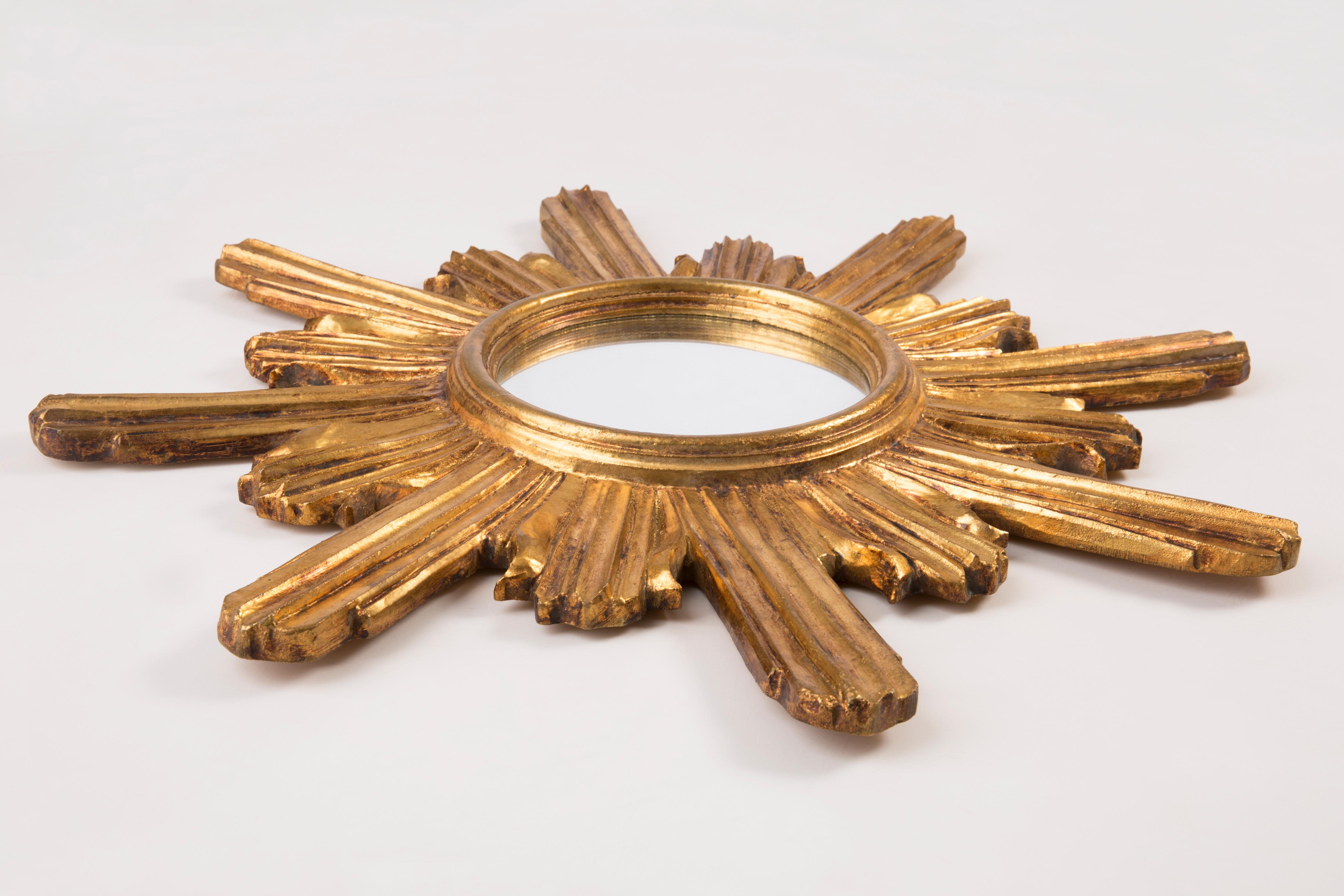 20th Century Modern Gold Italian Sunburst Mirror, Giltwood, 1960s In Good Condition In 05-080 Hornowek, PL