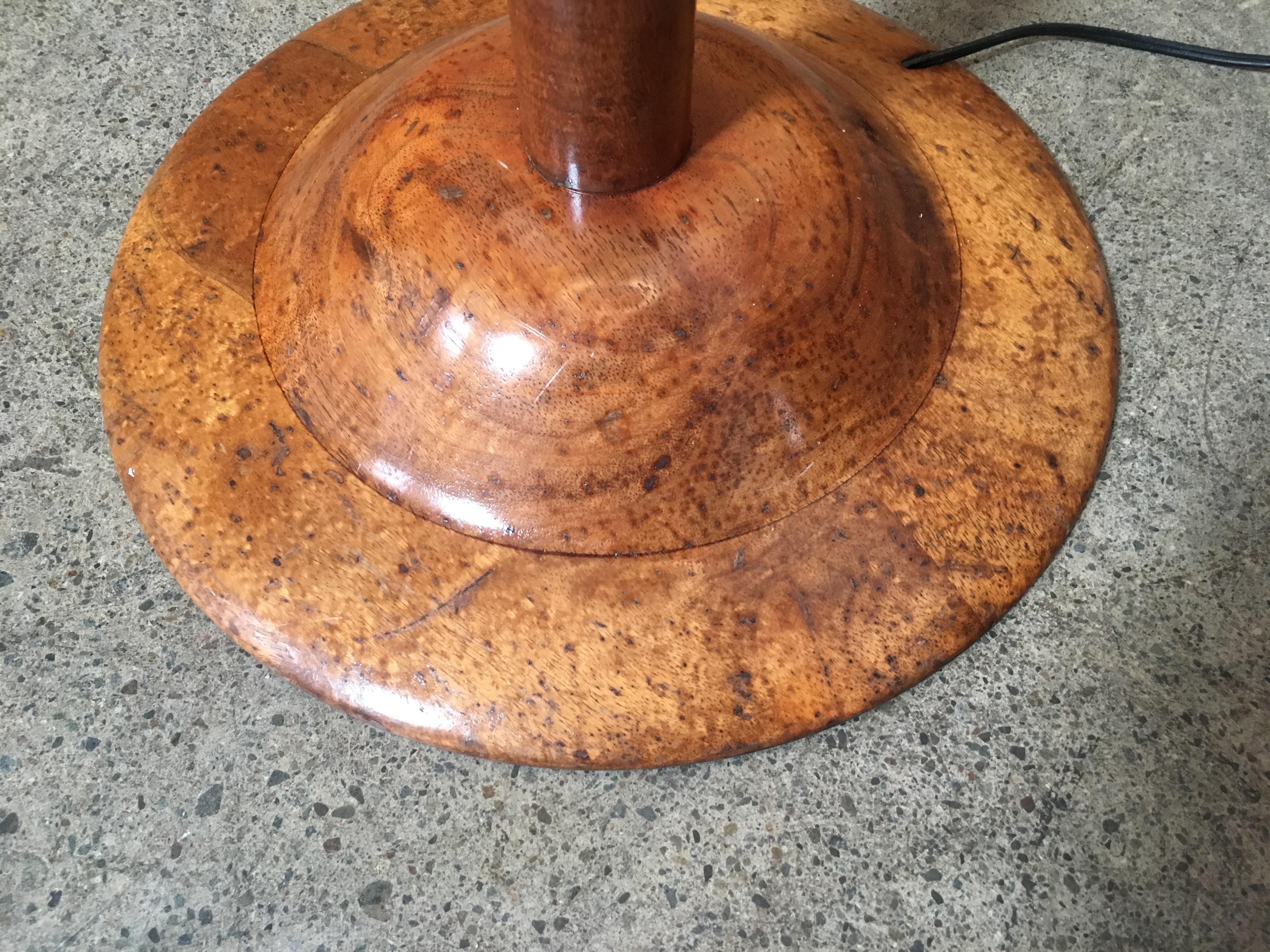 Moderne Koa-Holz-Stehlampe des 20. Jahrhunderts im Zustand „Gut“ im Angebot in Denton, TX