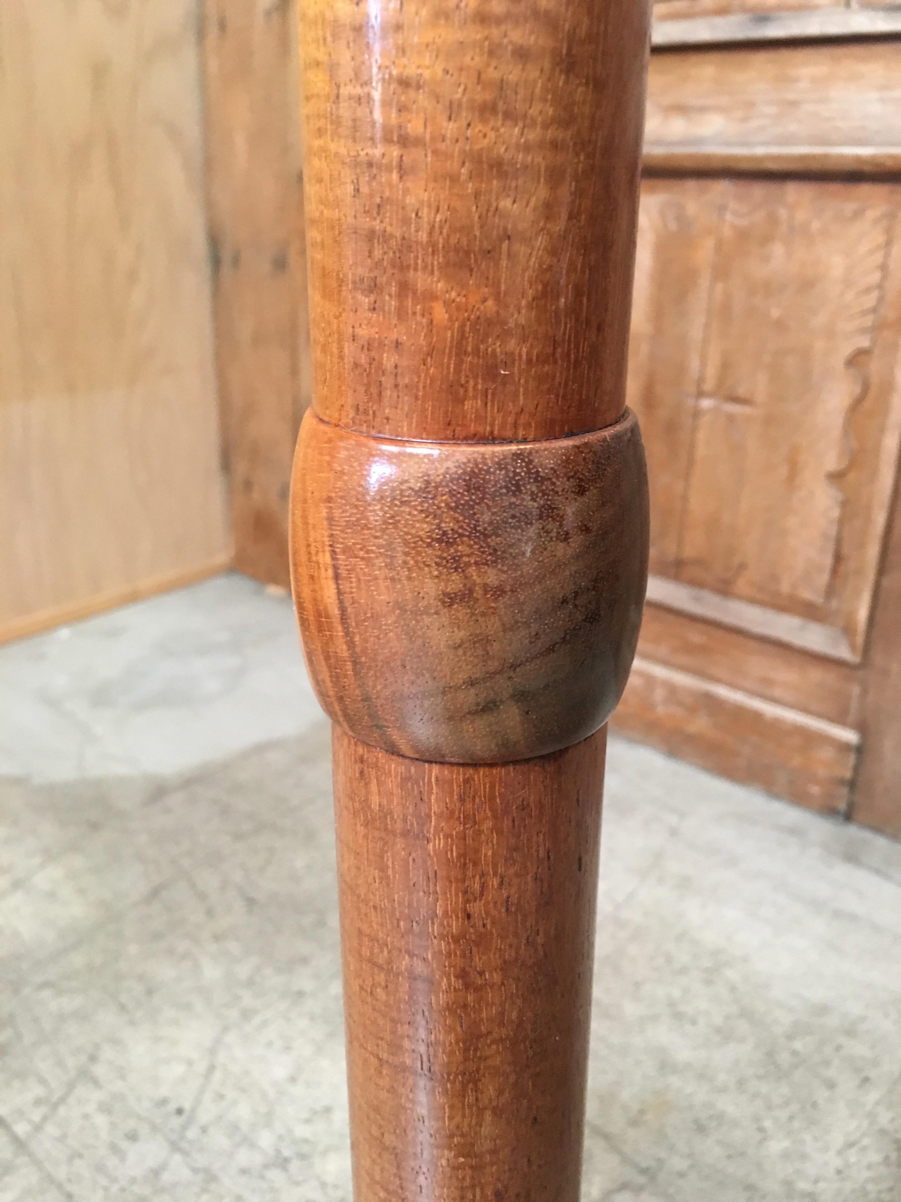 Lampadaire moderne en bois de Koa du XXe siècle Bon état - En vente à Denton, TX