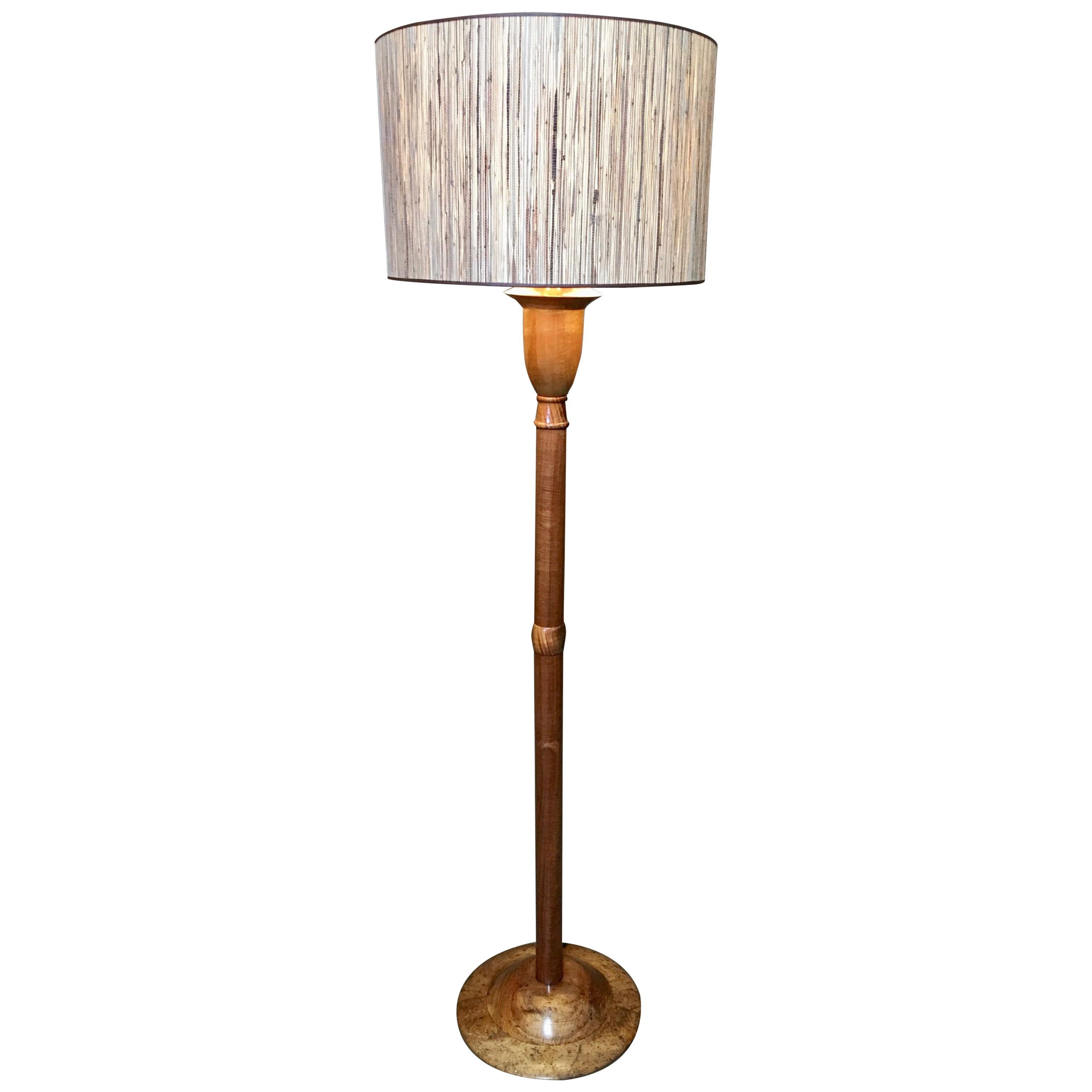 Lampadaire moderne en bois de Koa du XXe siècle en vente