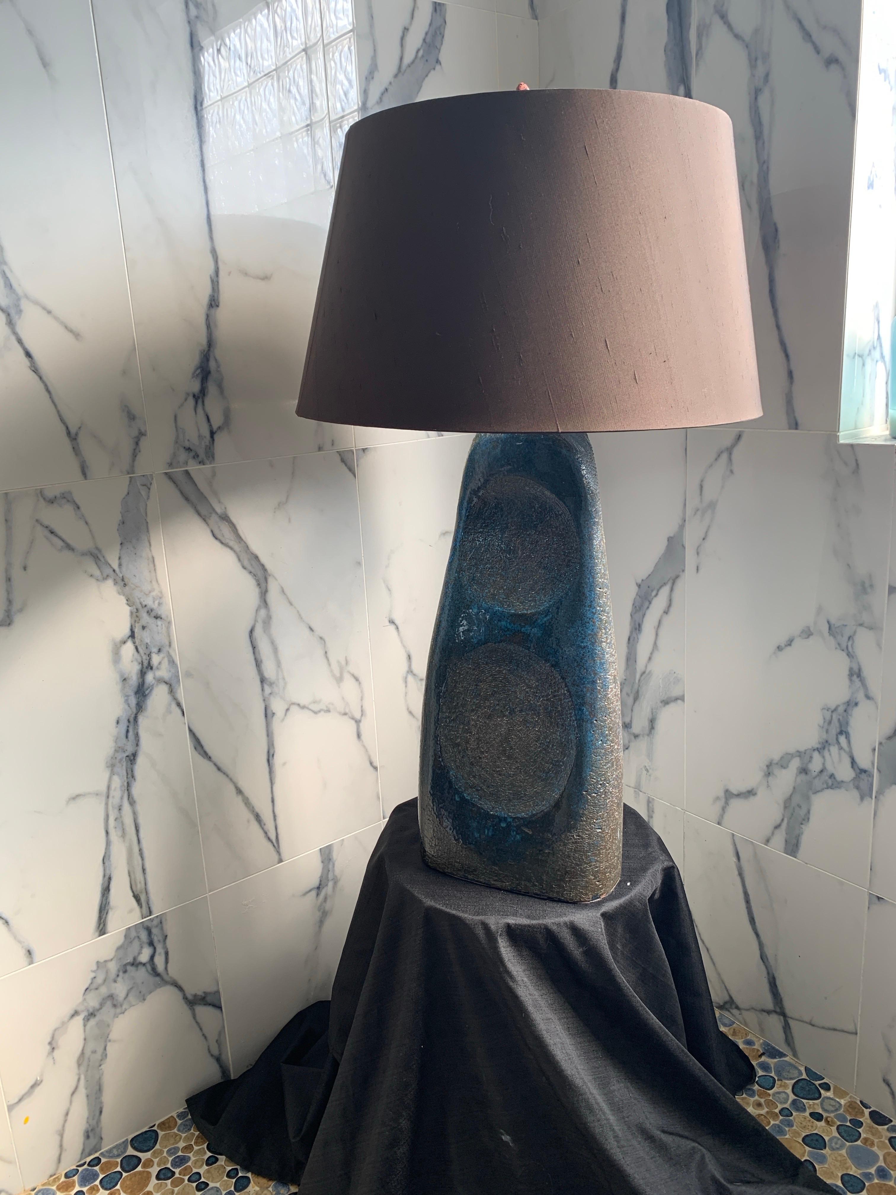 Lampe de table et abat-jour en poterie sculpturale originale d'artiste italien du 20e siècle moderne en vente 10