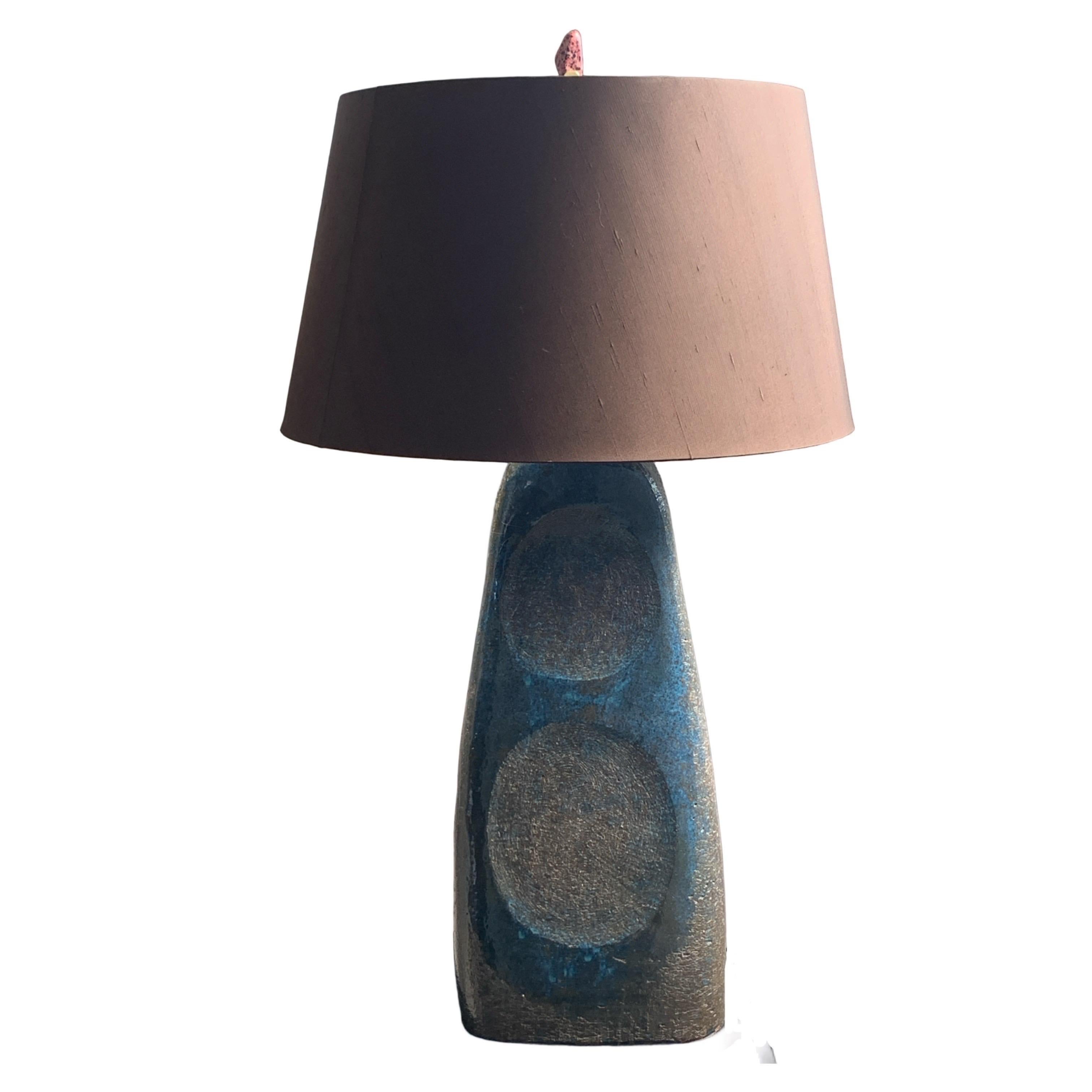 Fait main Lampe de table et abat-jour en poterie sculpturale originale d'artiste italien du 20e siècle moderne en vente