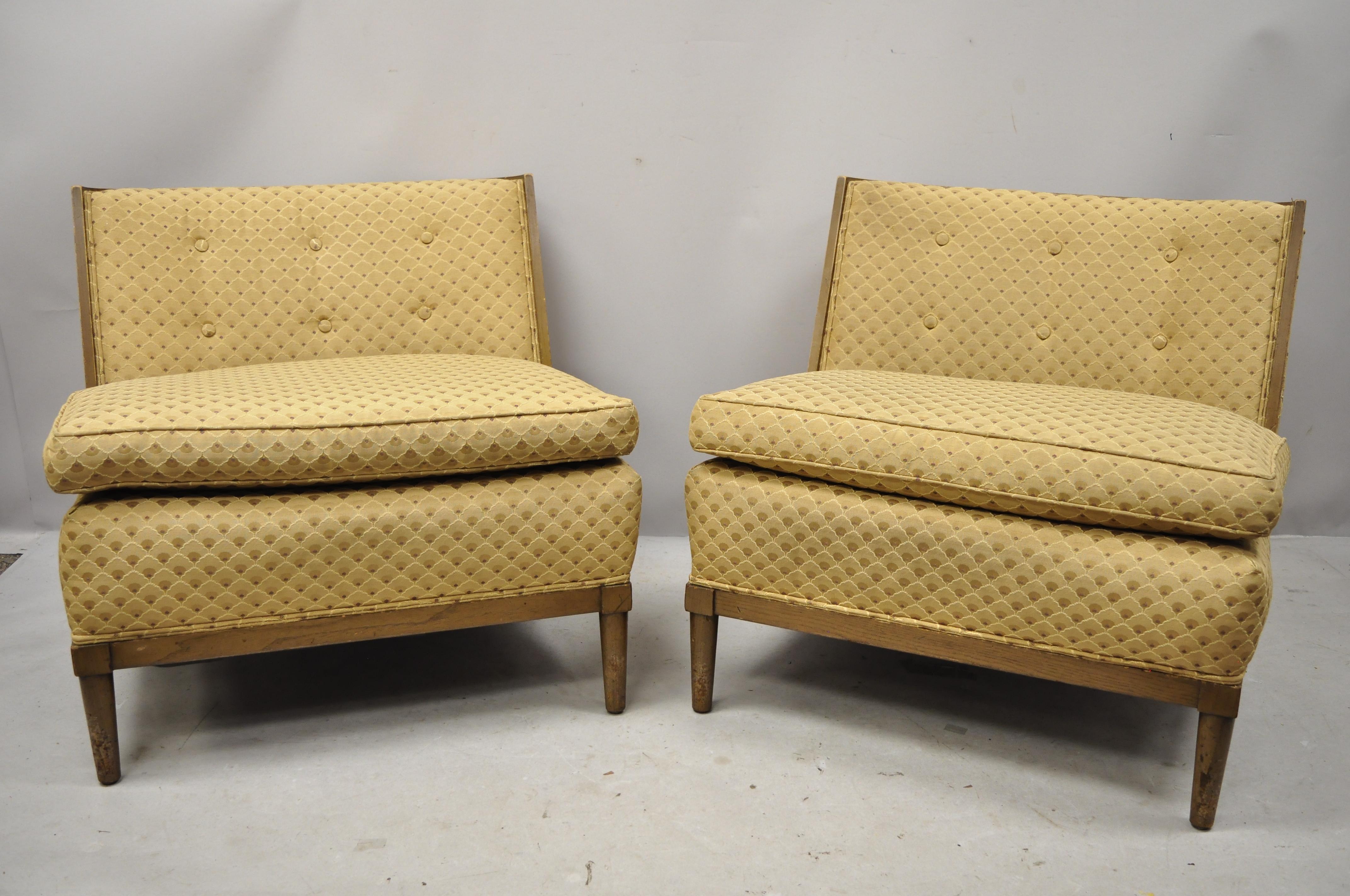 Mid-20th century modern Paul McCobb style barrel back slipper lounge chairs, a pair. Item features nice wide frames, barrel backs, solid wood construction, clean modernist lines, circa mid-20th century. Measurements: 28