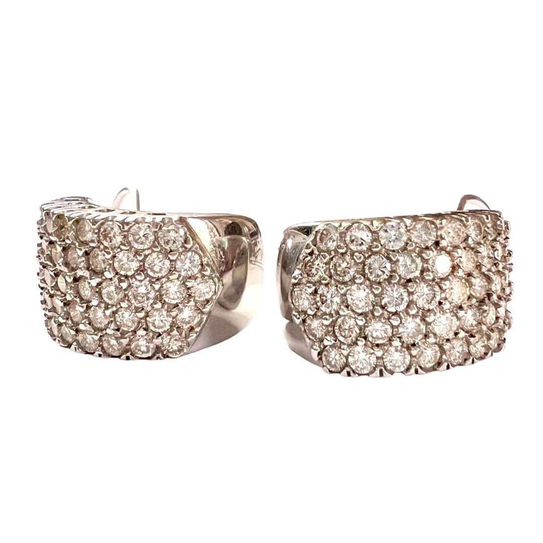 Taille brillant Boucles d'oreilles en or blanc 18k du 20e siècle avec diamants en vente