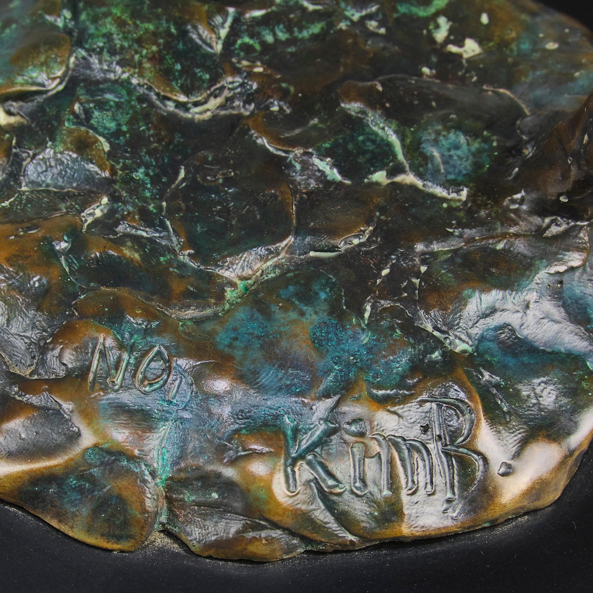 Sculpture en bronze moderniste du 20e siècle intitulée 
