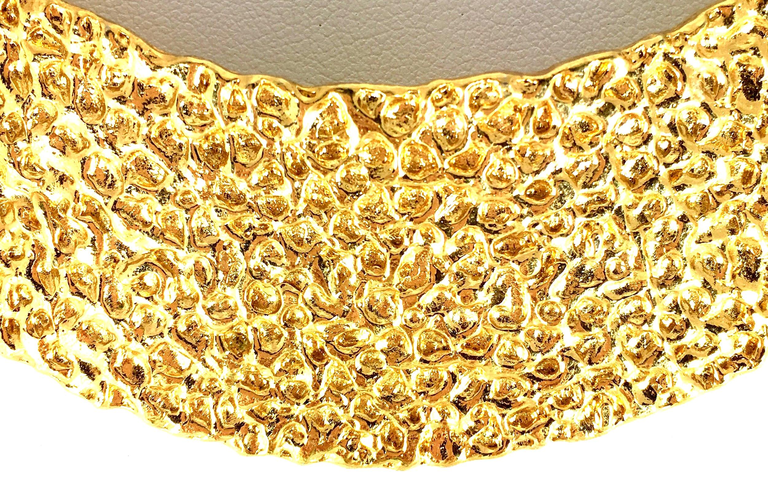 20th Century Modernist Gold Hammered Collar Choker Style Necklace By, Trifari für Damen oder Herren im Angebot