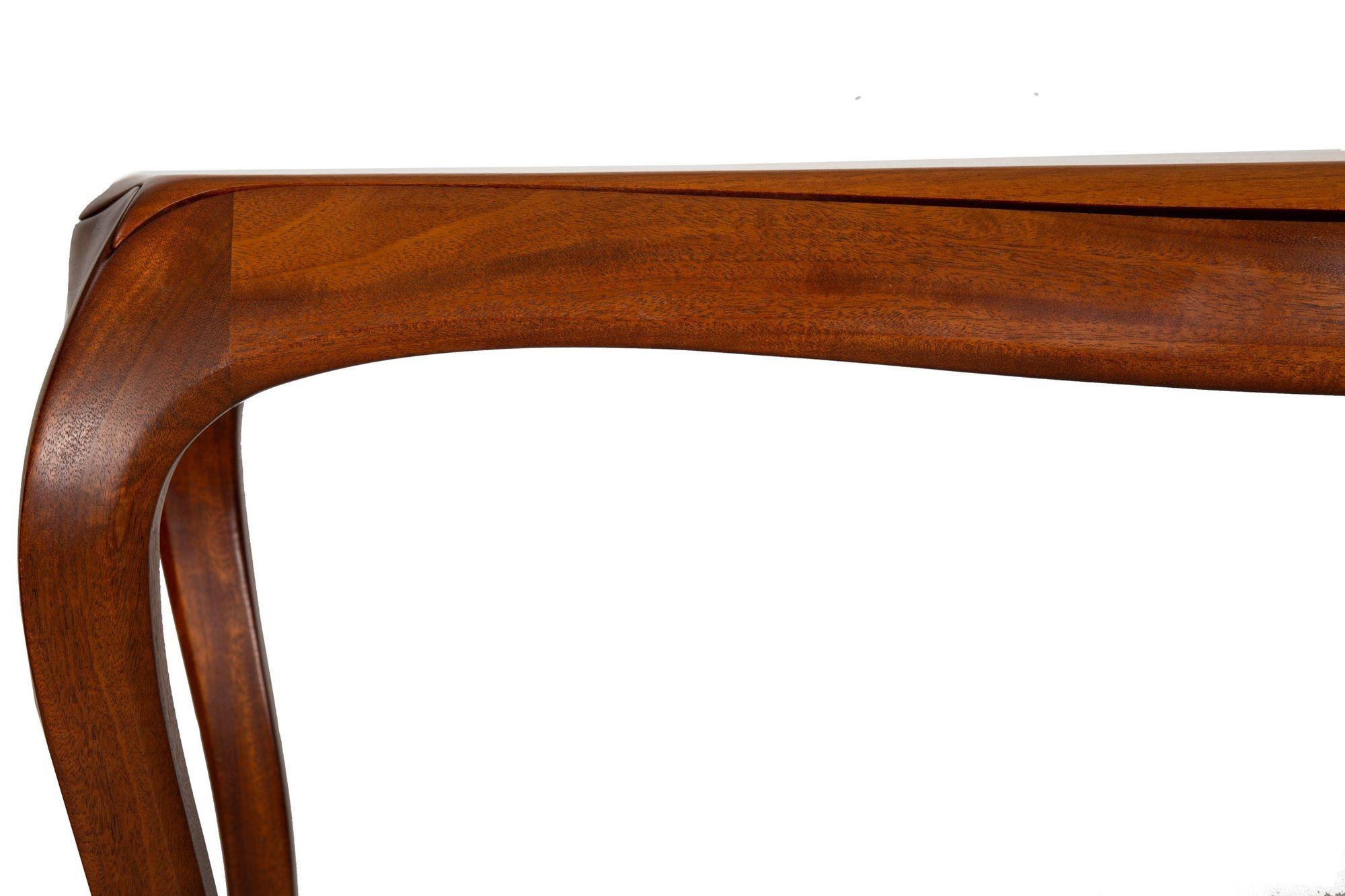 Table console en acajou serpentin moderniste du 20e siècle en vente 2