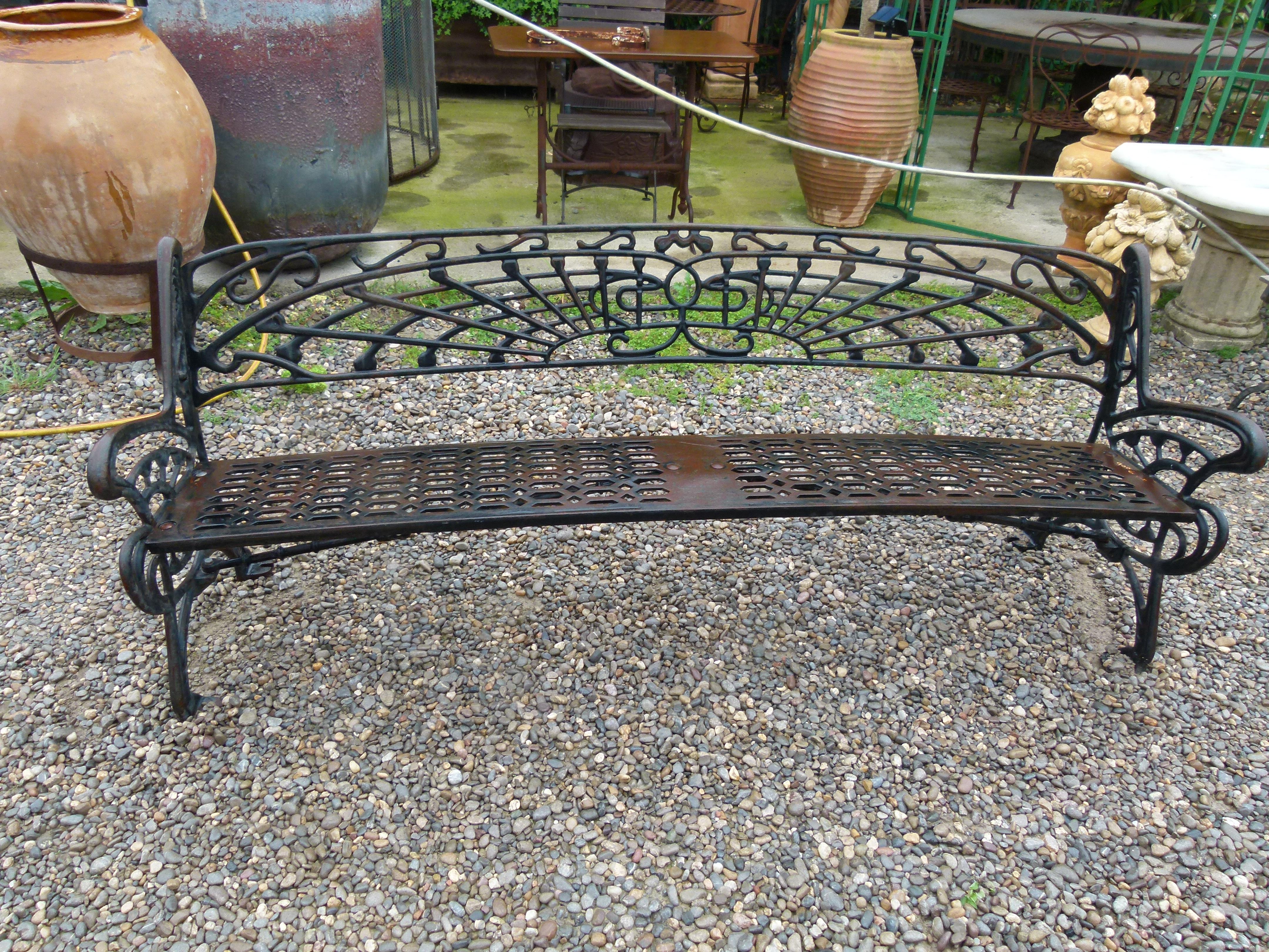 Art nouveau Banc de jardin de style moderniste du 20e siècle, en fonte, Espagne