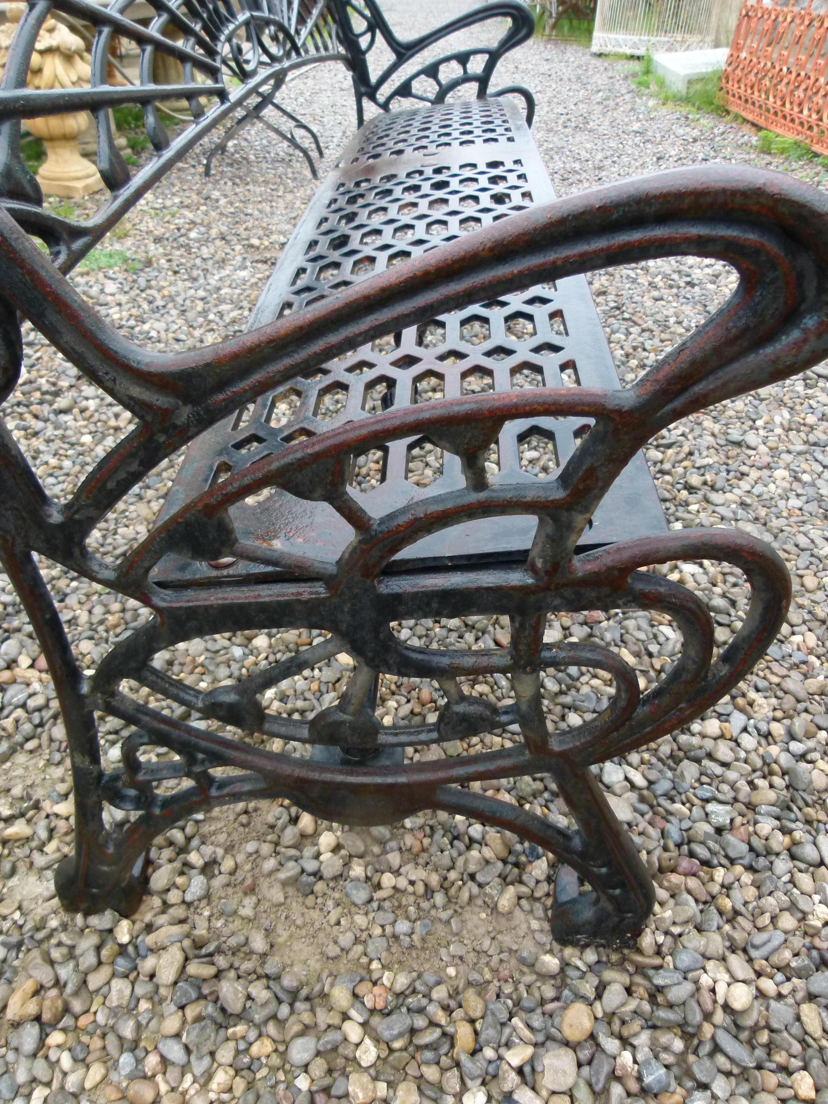 20ième siècle Banc de jardin de style moderniste du 20e siècle, en fonte, Espagne