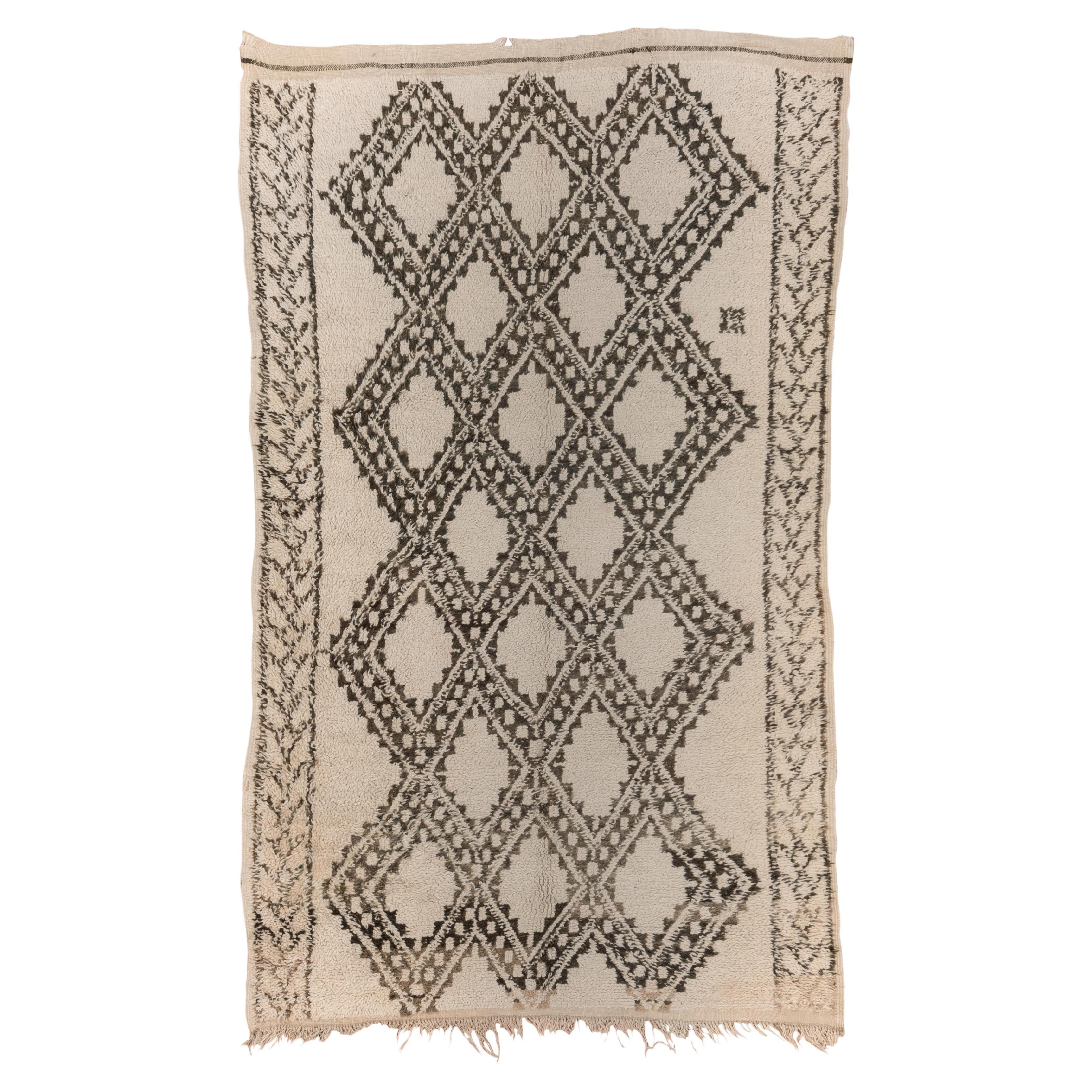 20th Century Moroccan Rug Ivory and Olive Tones For Sale