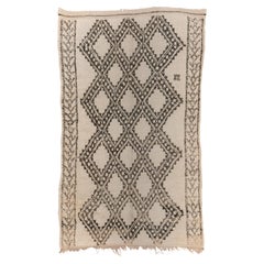 20th Century Moroccan Rug Ivory and Olive Tones