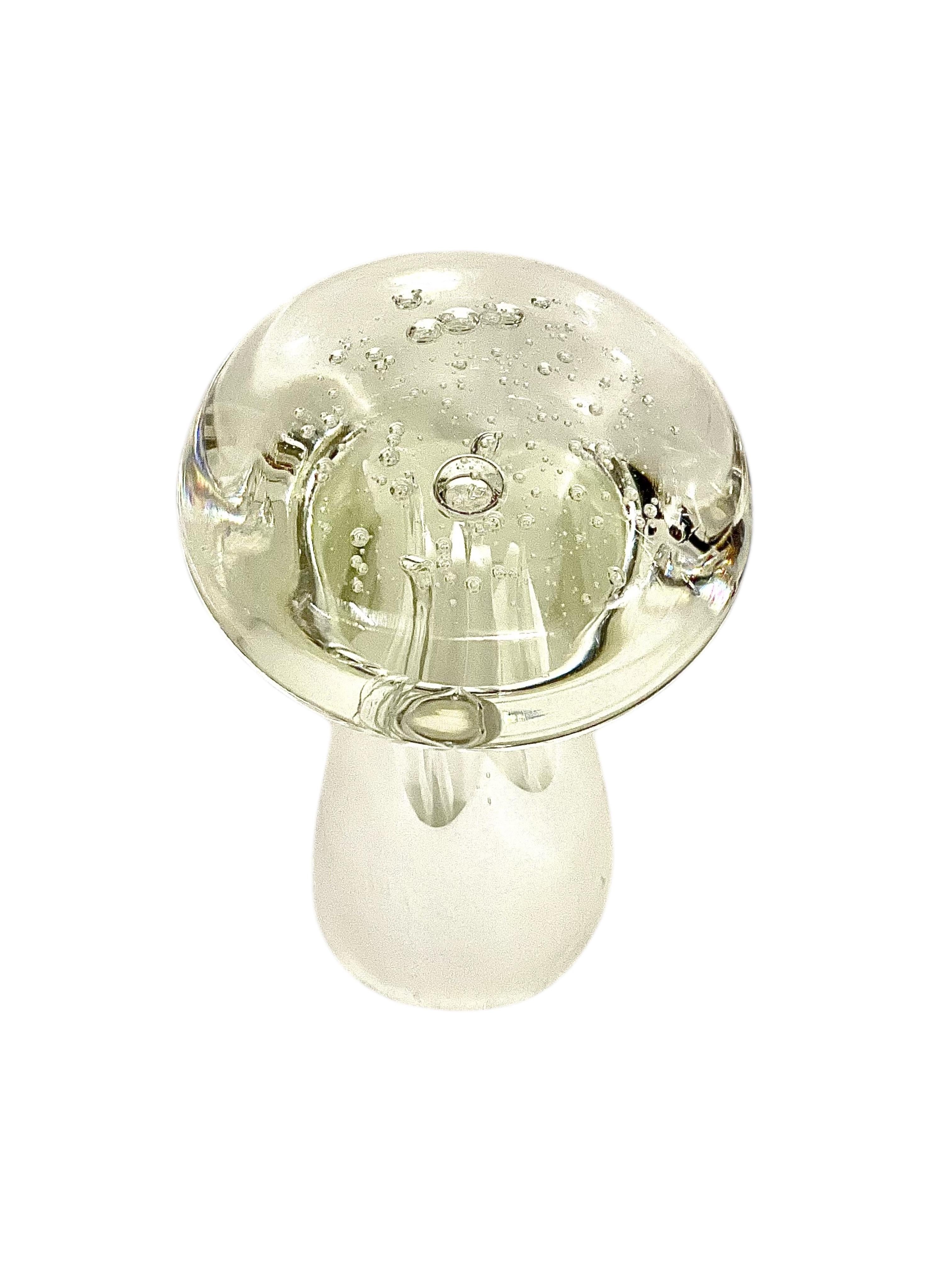 20th Century Murano Blown Glass Paperweight Mushroom In Good Condition For Sale In LA CIOTAT, FR