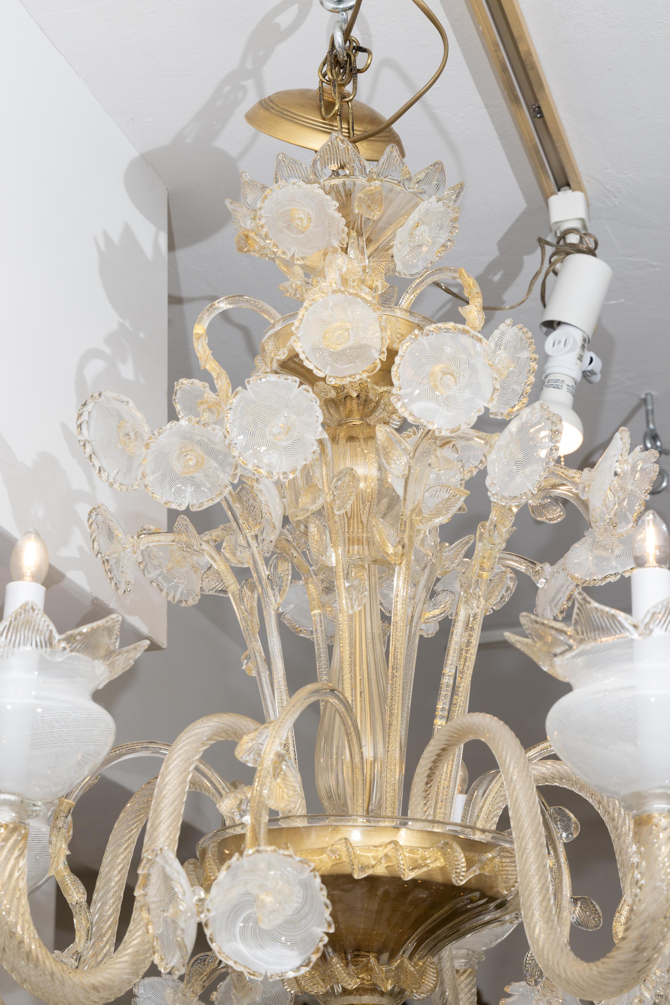 italien Lustre à cinq lumières en verre de Murano du 20e siècle en vente