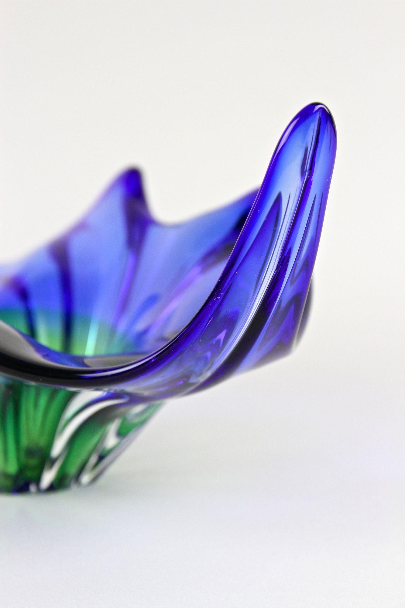 20th Century Murano Glass Bowl in Blue/ Green Tones - Mouthblown, IT ca. 1960/70 5