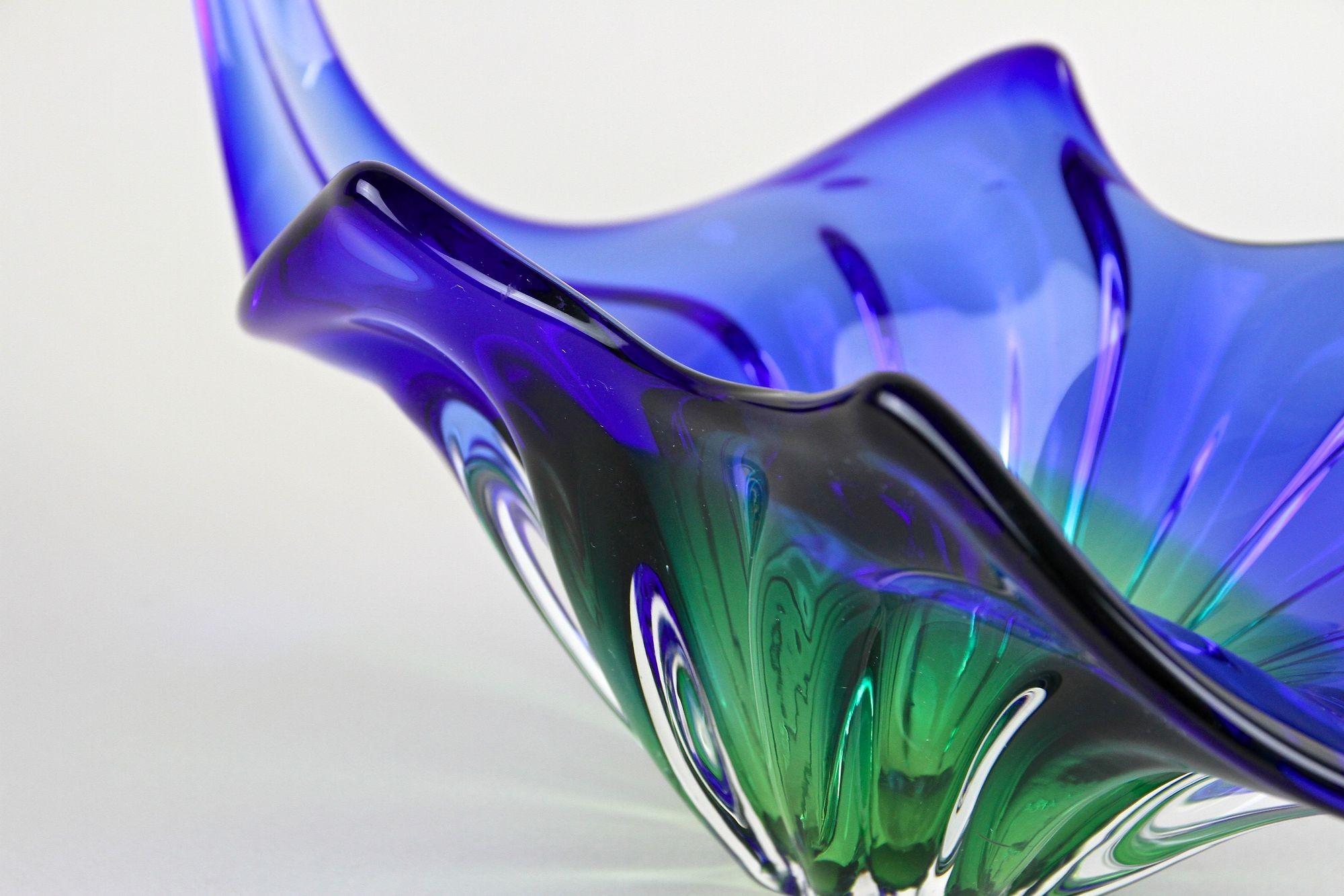 20th Century Murano Glass Bowl in Blue/ Green Tones - Mouthblown, IT ca. 1960/70 6