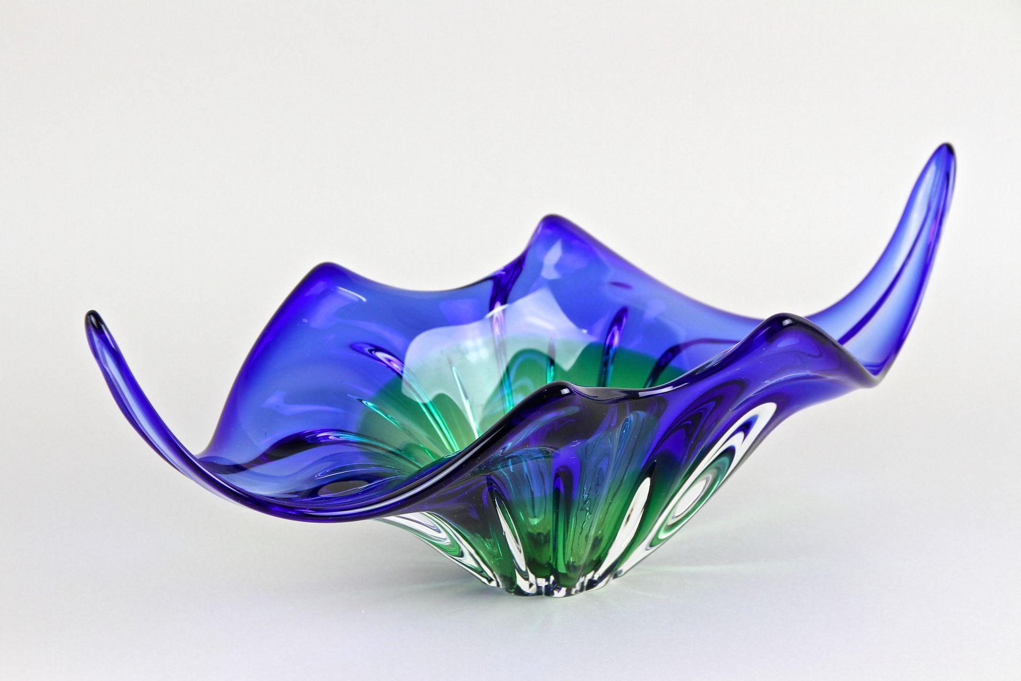 20th Century Murano Glass Bowl in Blue/ Green Tones - Mouthblown, IT ca. 1960/70 8