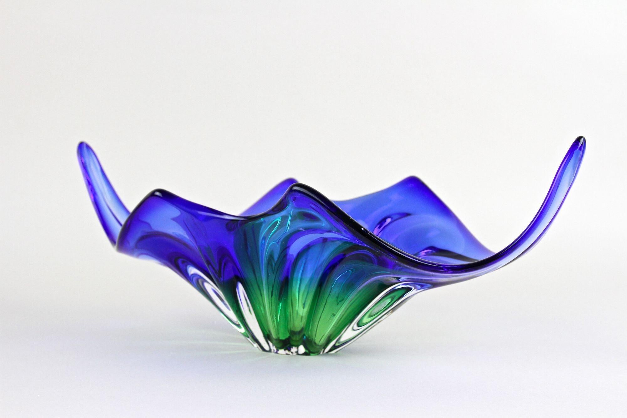 20th Century Murano Glass Bowl in Blue/ Green Tones - Mouthblown, IT ca. 1960/70 9